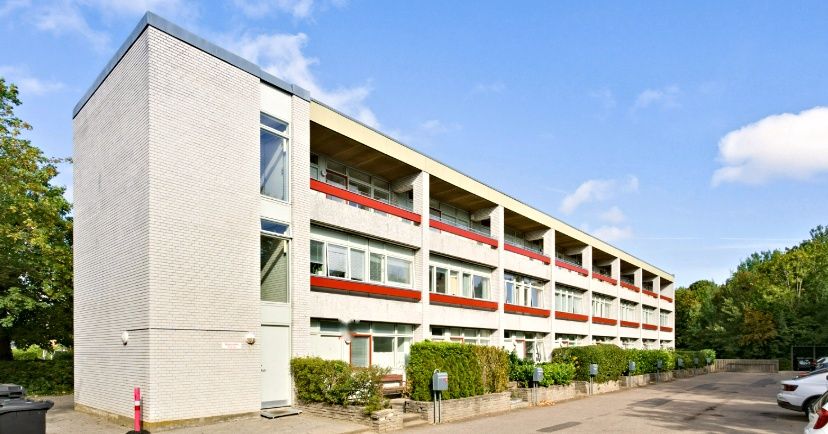 Lys 65 m² lejlighed med altan og udsigt til grønt – øverste etage i rolig ejerforening i Ballerup