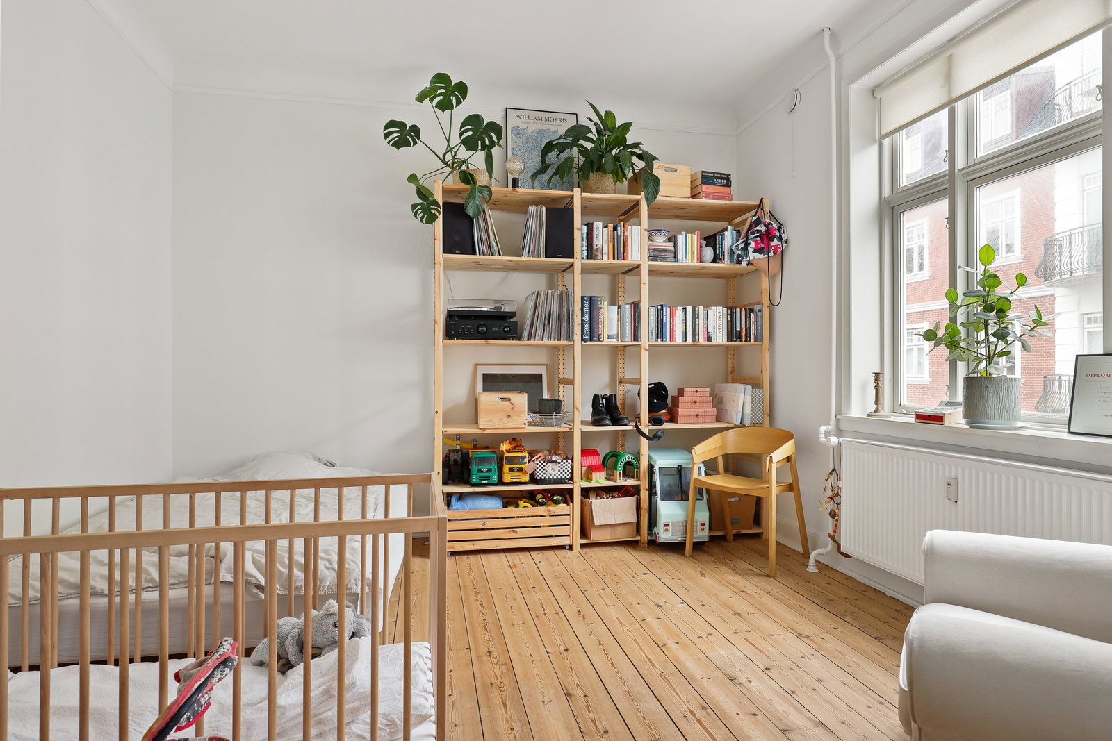 Klassisk og delevenlig 3-værelses på 89 m2 med plankegulve – mulighed for parkering og husdyr tilladt