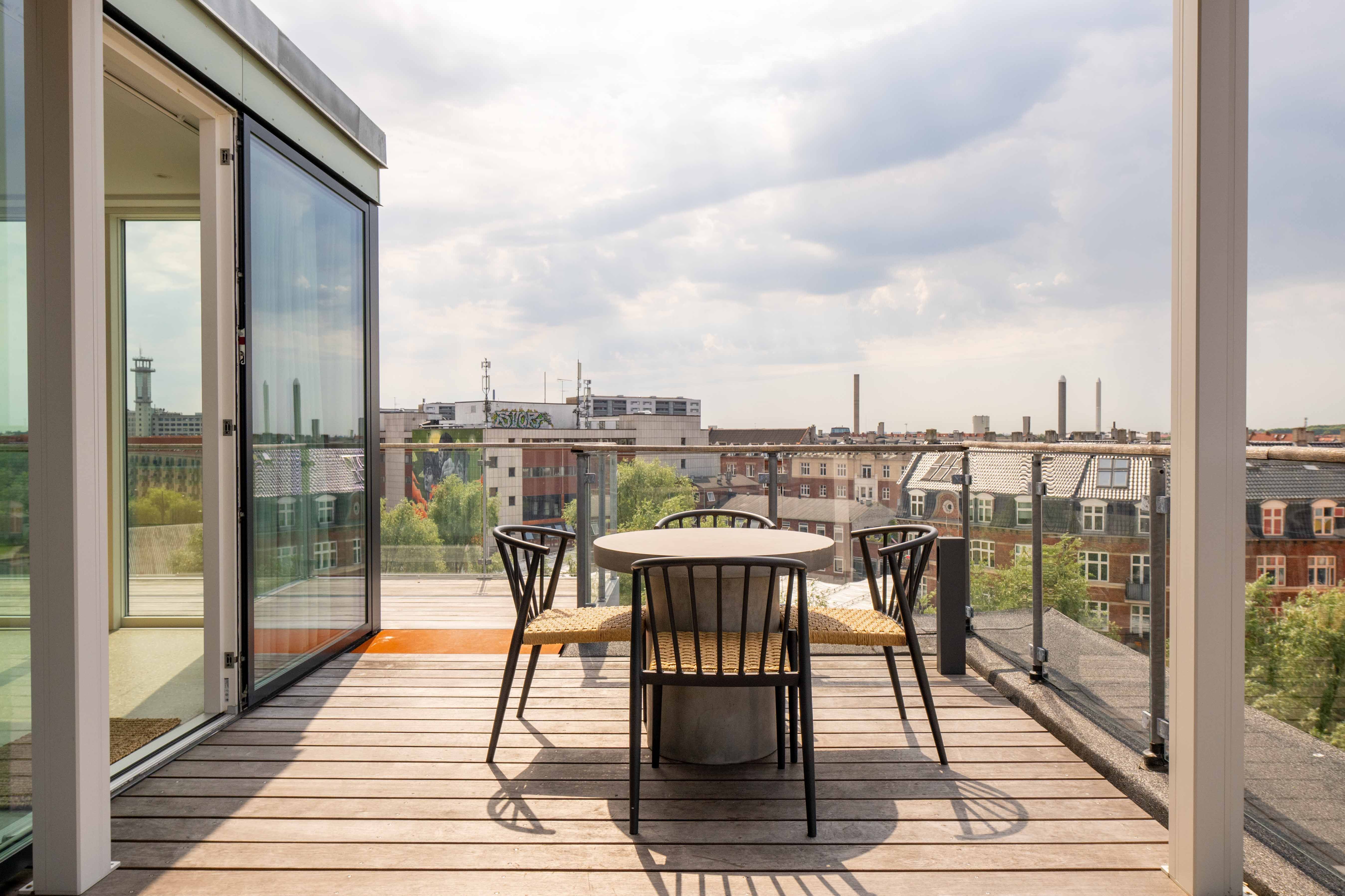 Luxury Two-Level Penthouse with 100 sqm Private Rooftop Terrace – Nørrebro