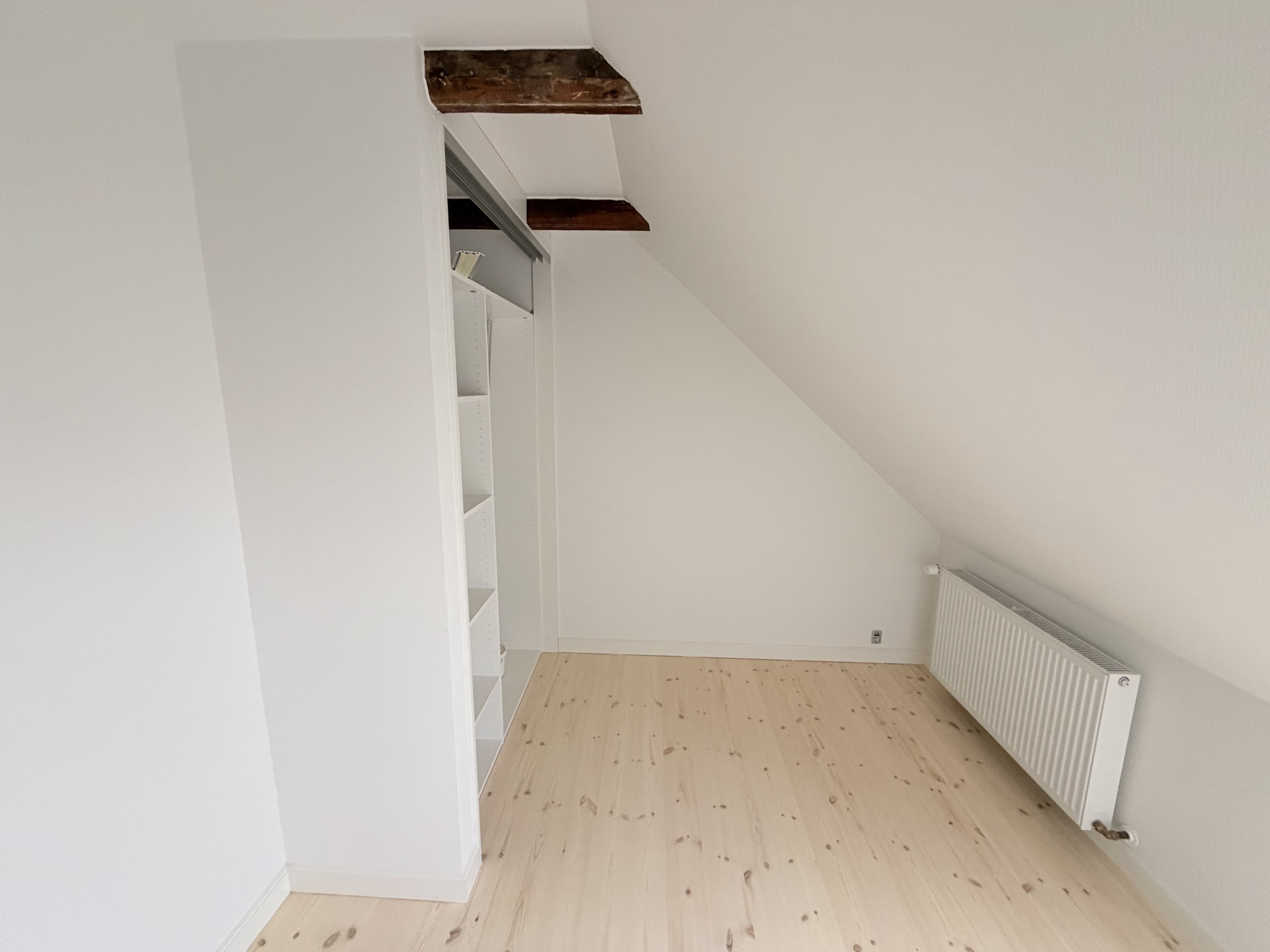Nyrenoveret penthouse lejlighed med 4 altaner