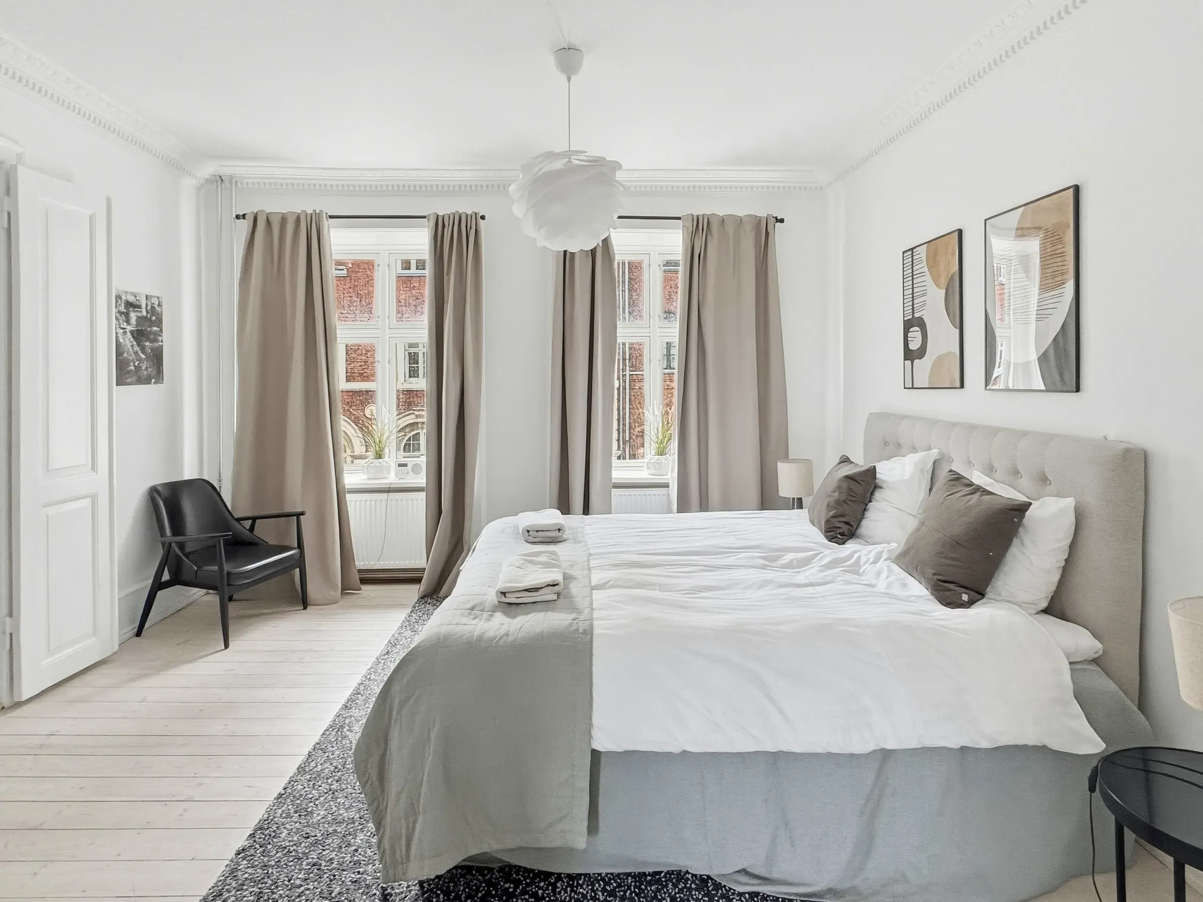 Møbleret lejlighed i Holbergsgade, 1. sal