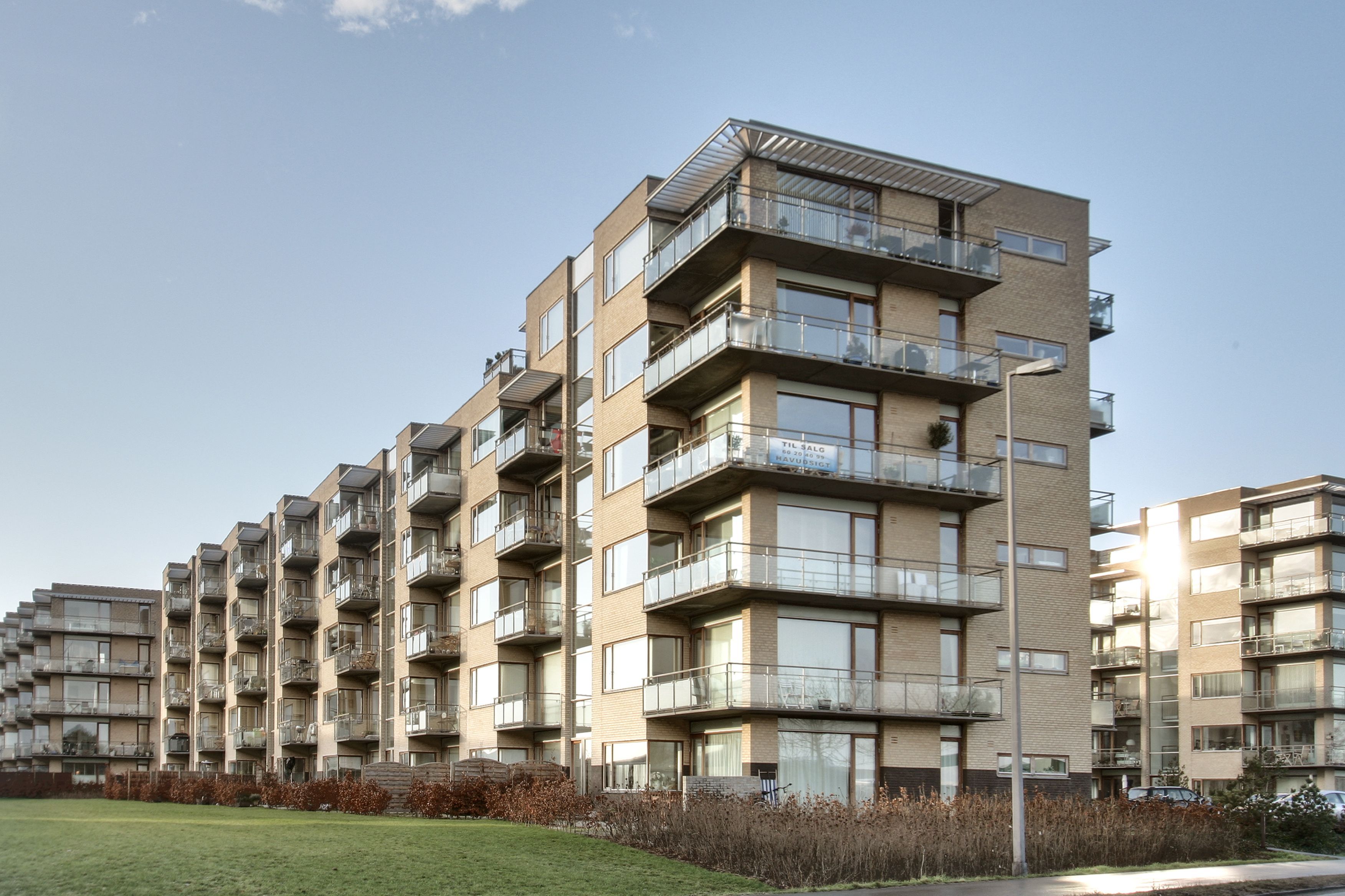 4 room appartment, 2 x  balcony+private parking