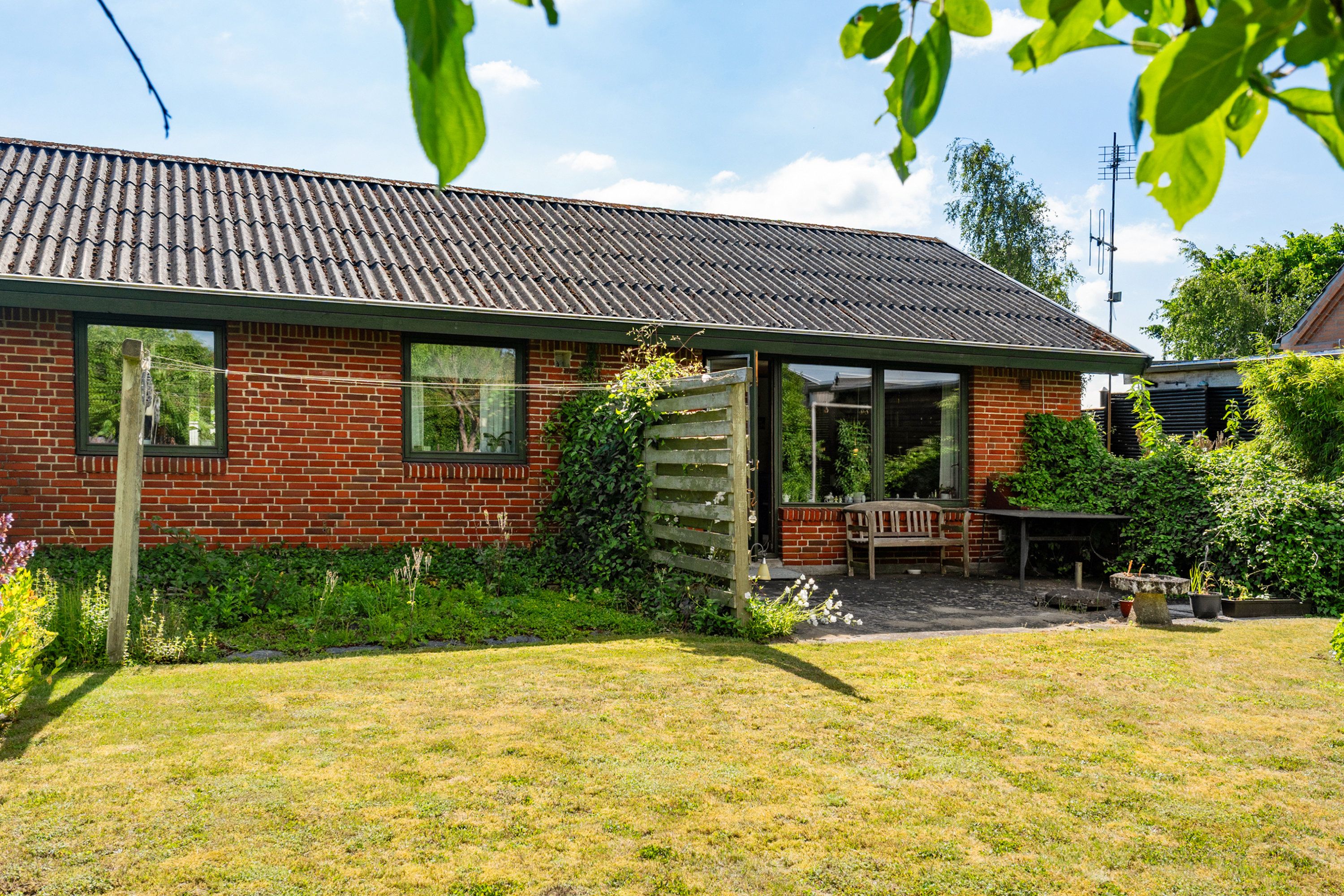 Hyggelig møbleret villa til leje med stor have