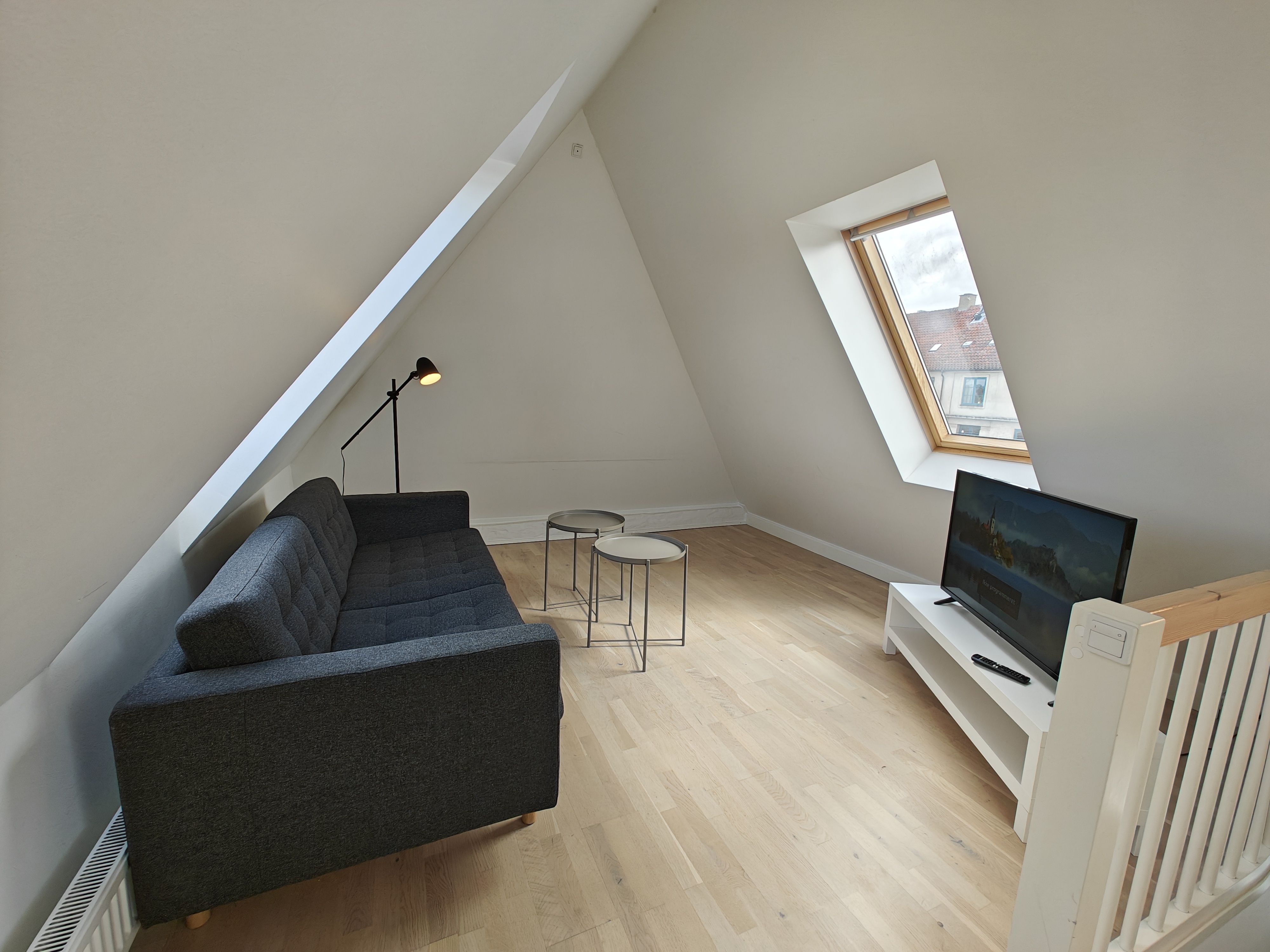Furnished - 2 floors - roof top balcony