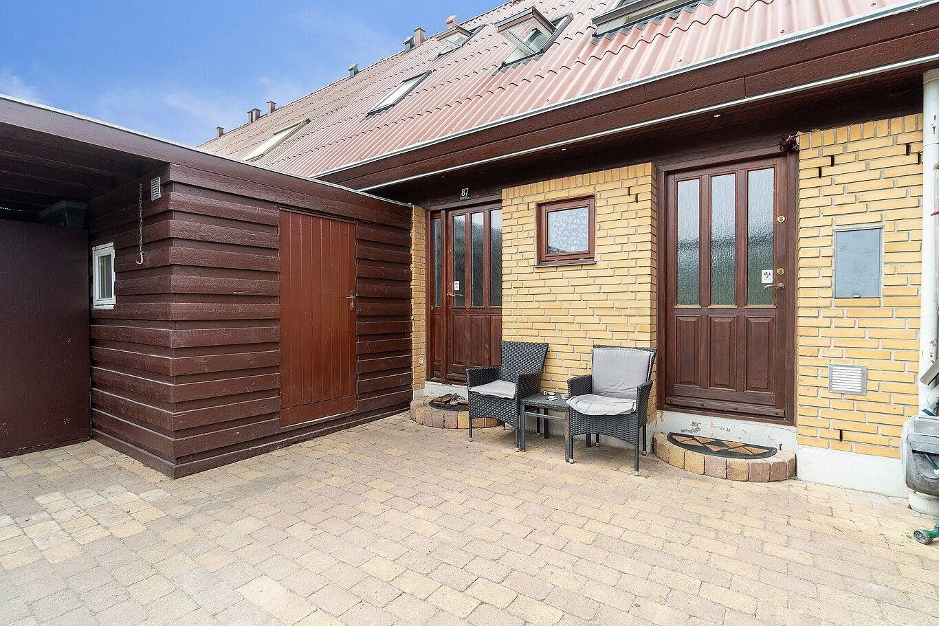 Spacious Fully Furnished 4-Bedroom House with Garden, Garage & Great Location