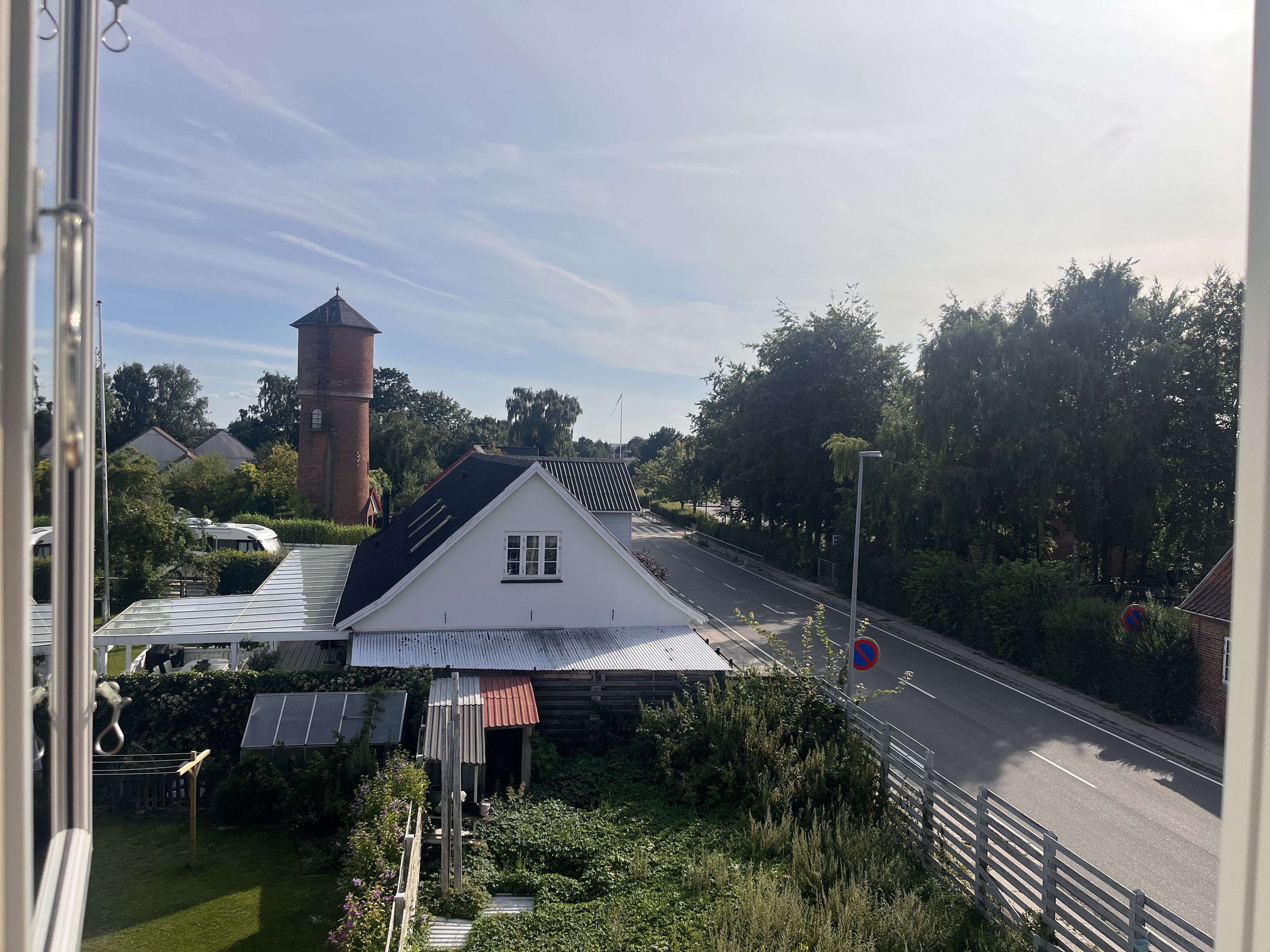 2-værelses taglejlighed i centrum af Fuglebjerg tæt ved Lille Næstved Skole.