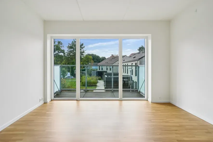 Moderne lejlighed beliggende i Odense C med altan