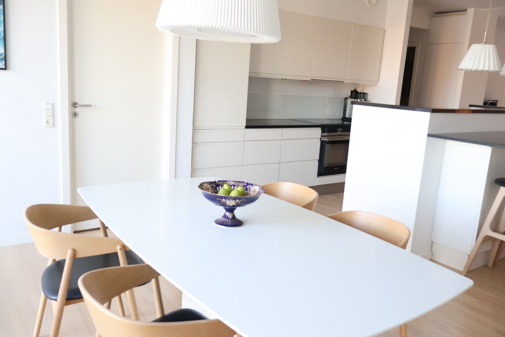 Eksklusiv, fuldt møbleret lejlighed med vandudsigt i København SV