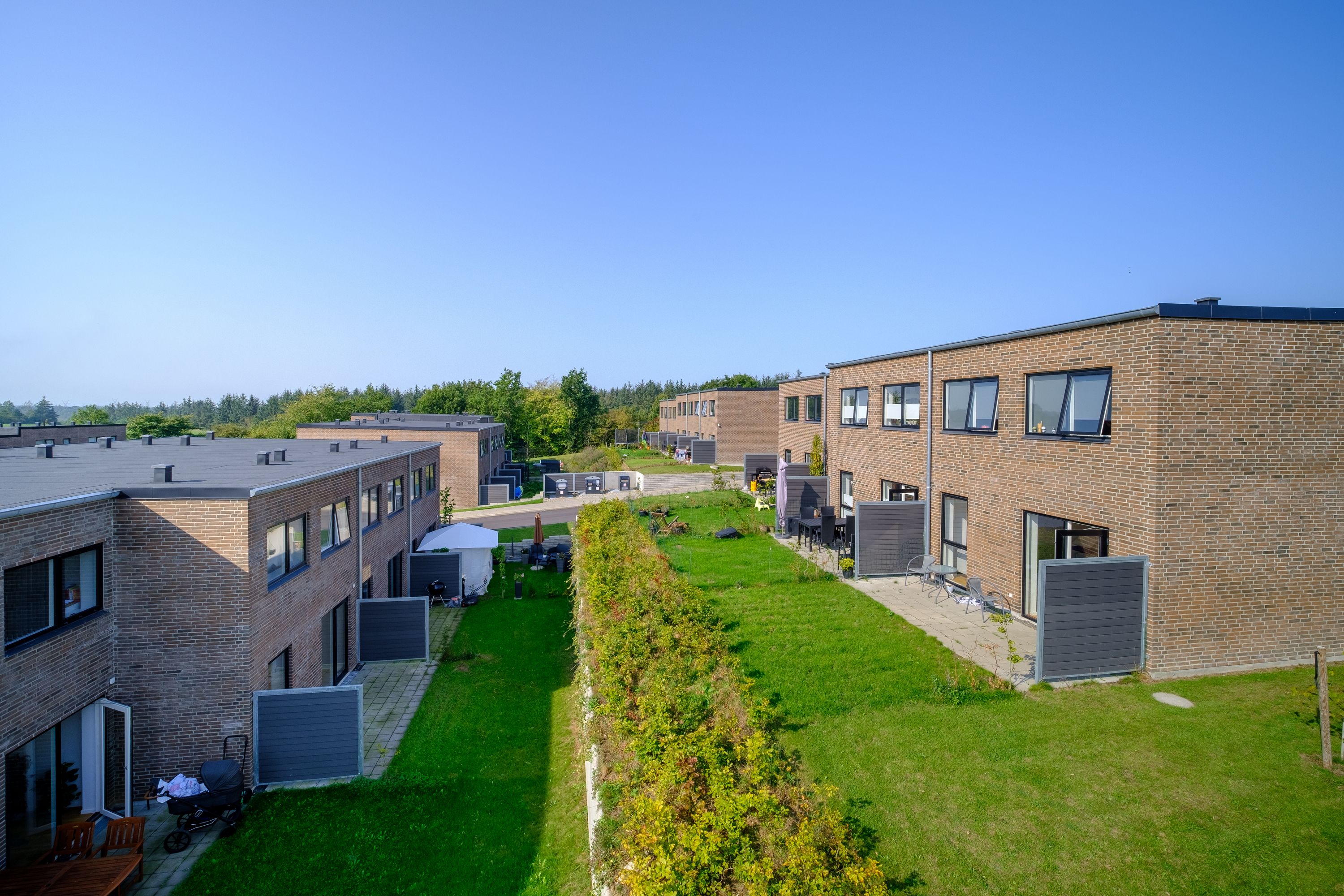 Nyere rækkehus i dejlige omgivelser!