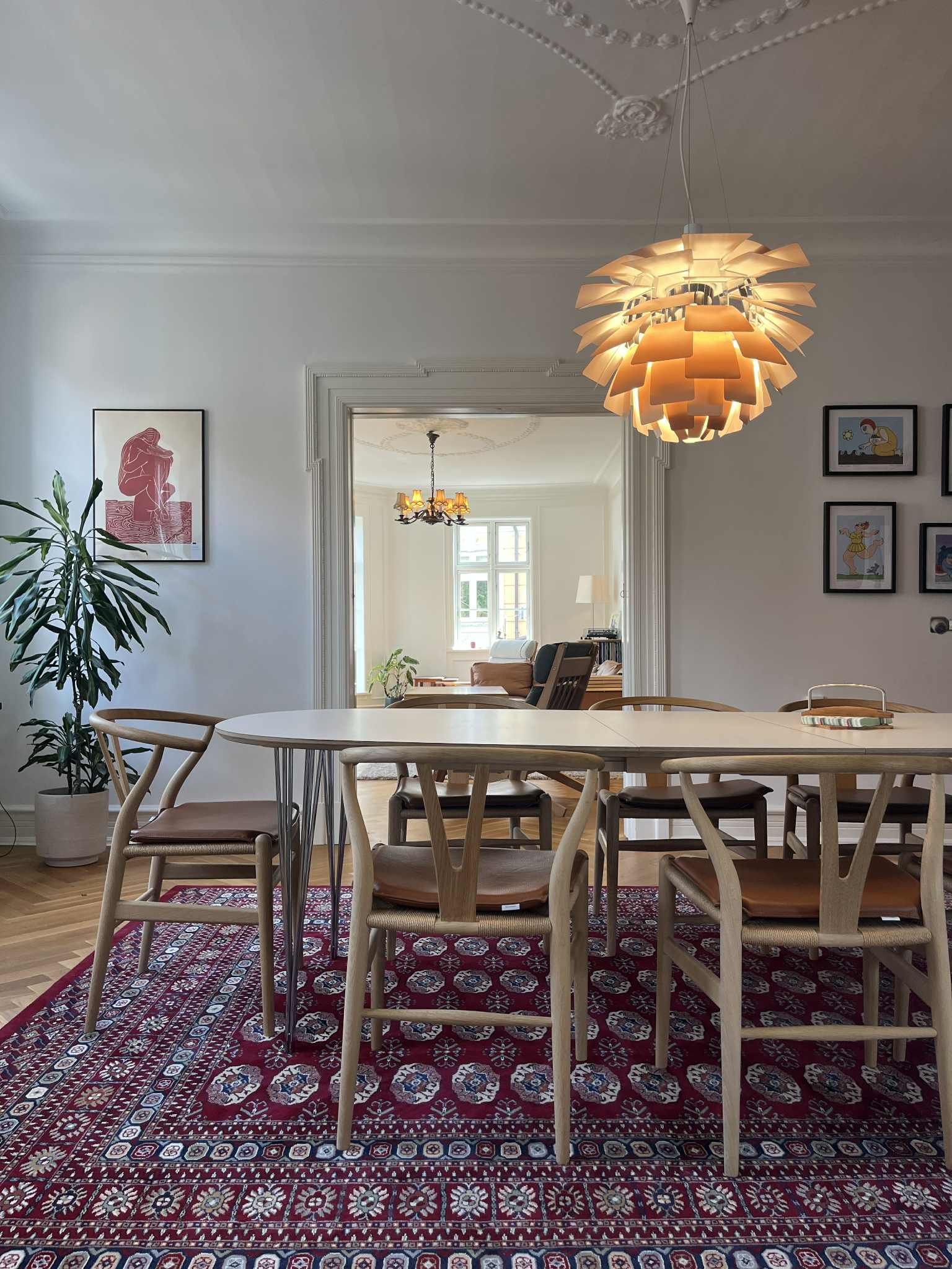 Herskabslejlighed i gågaden med egen carport