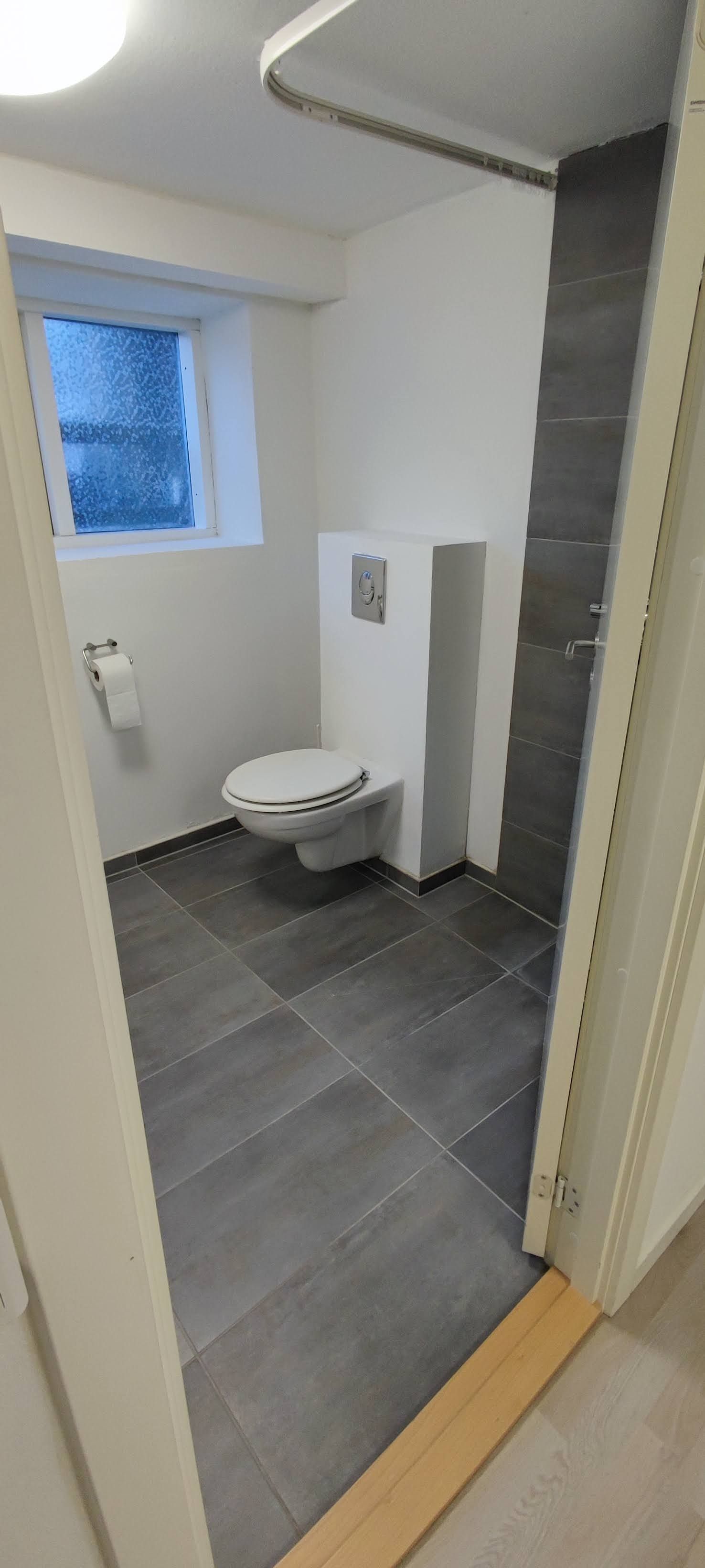 2 vær. Eget køkken & bad/wc/opvasker