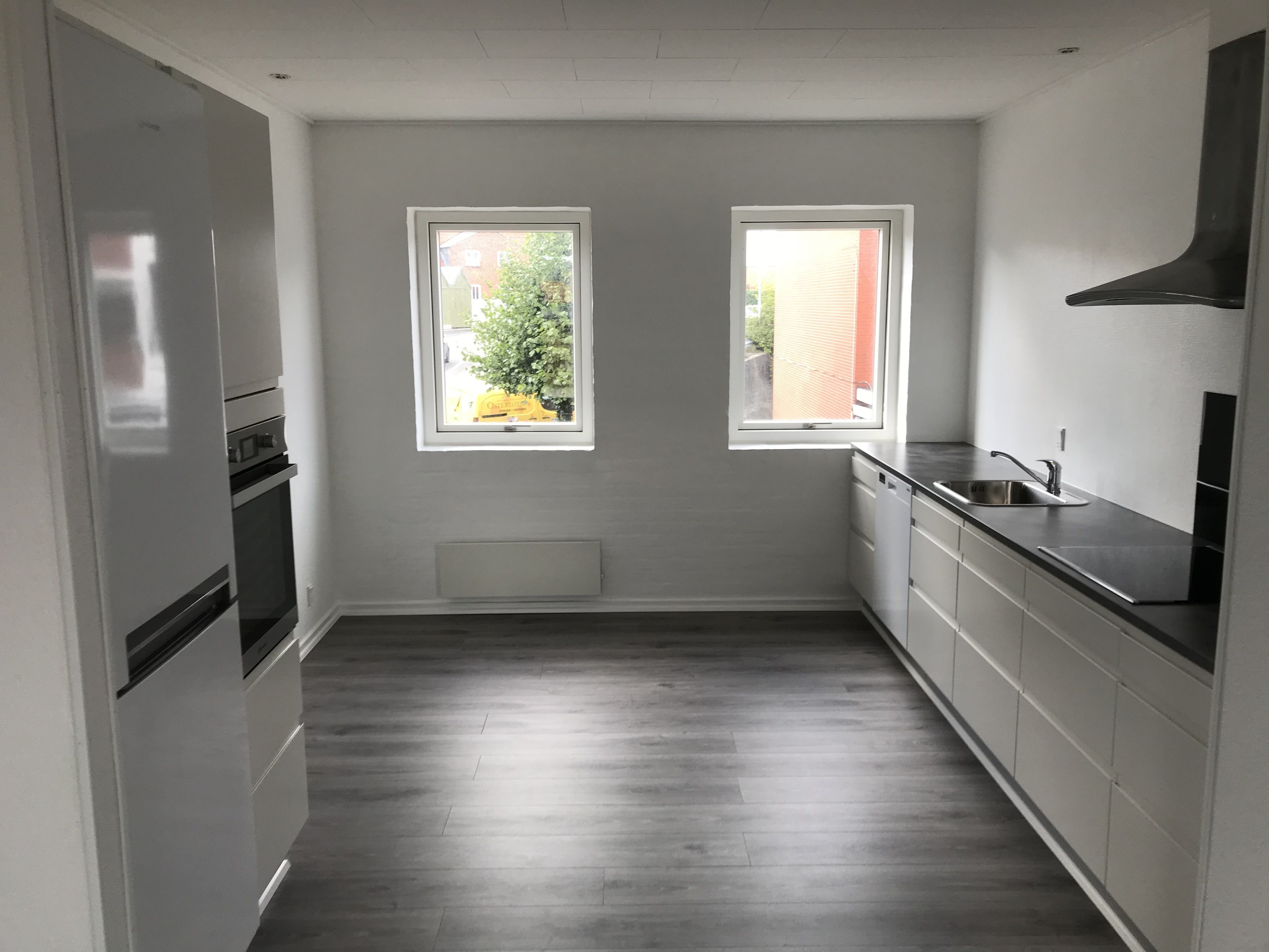 Stor lejlighed midt i Struer by