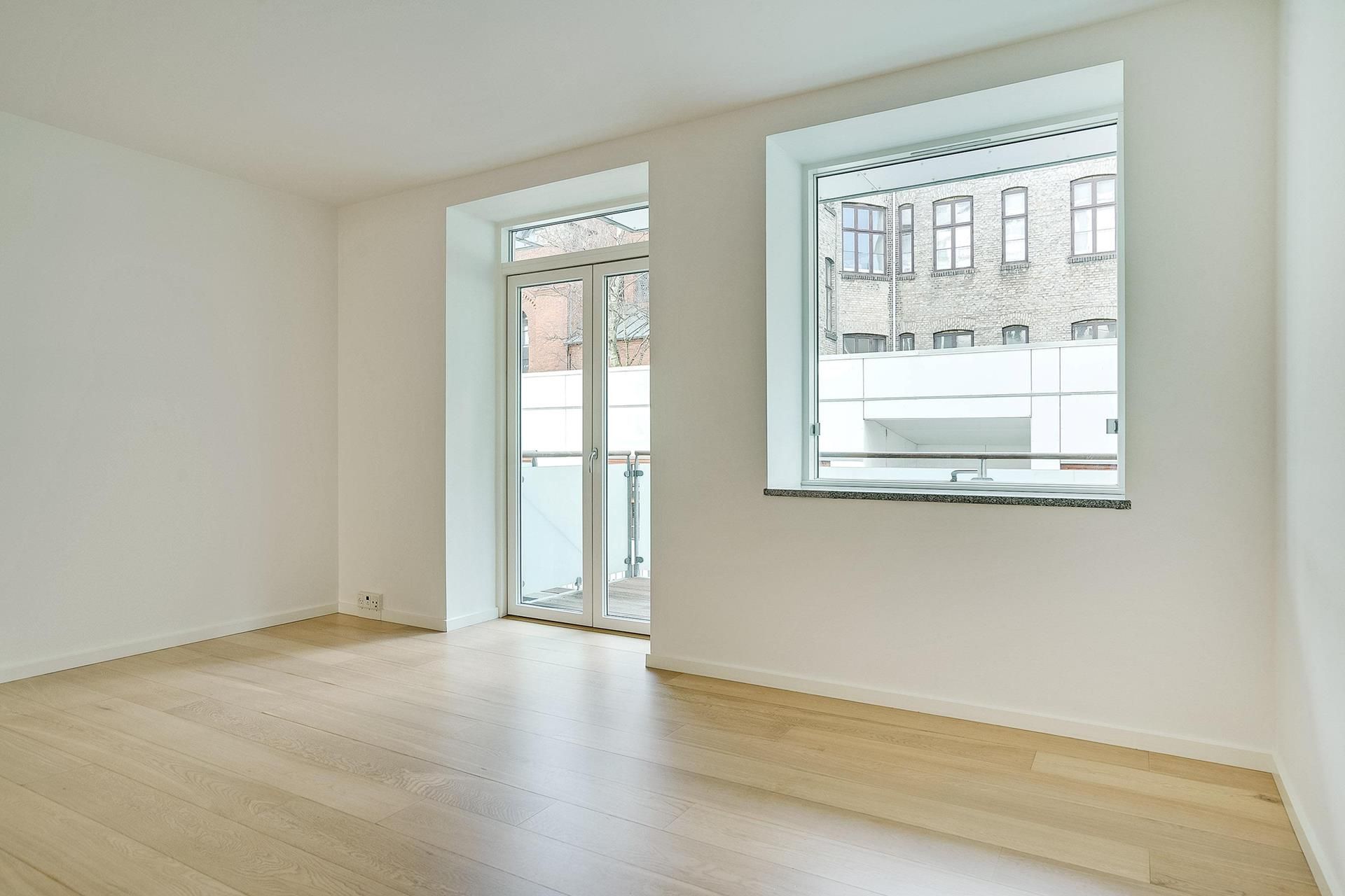 Bright 2-Bedroom Apartment with Large Sunny Balcony in Frederiksstaden