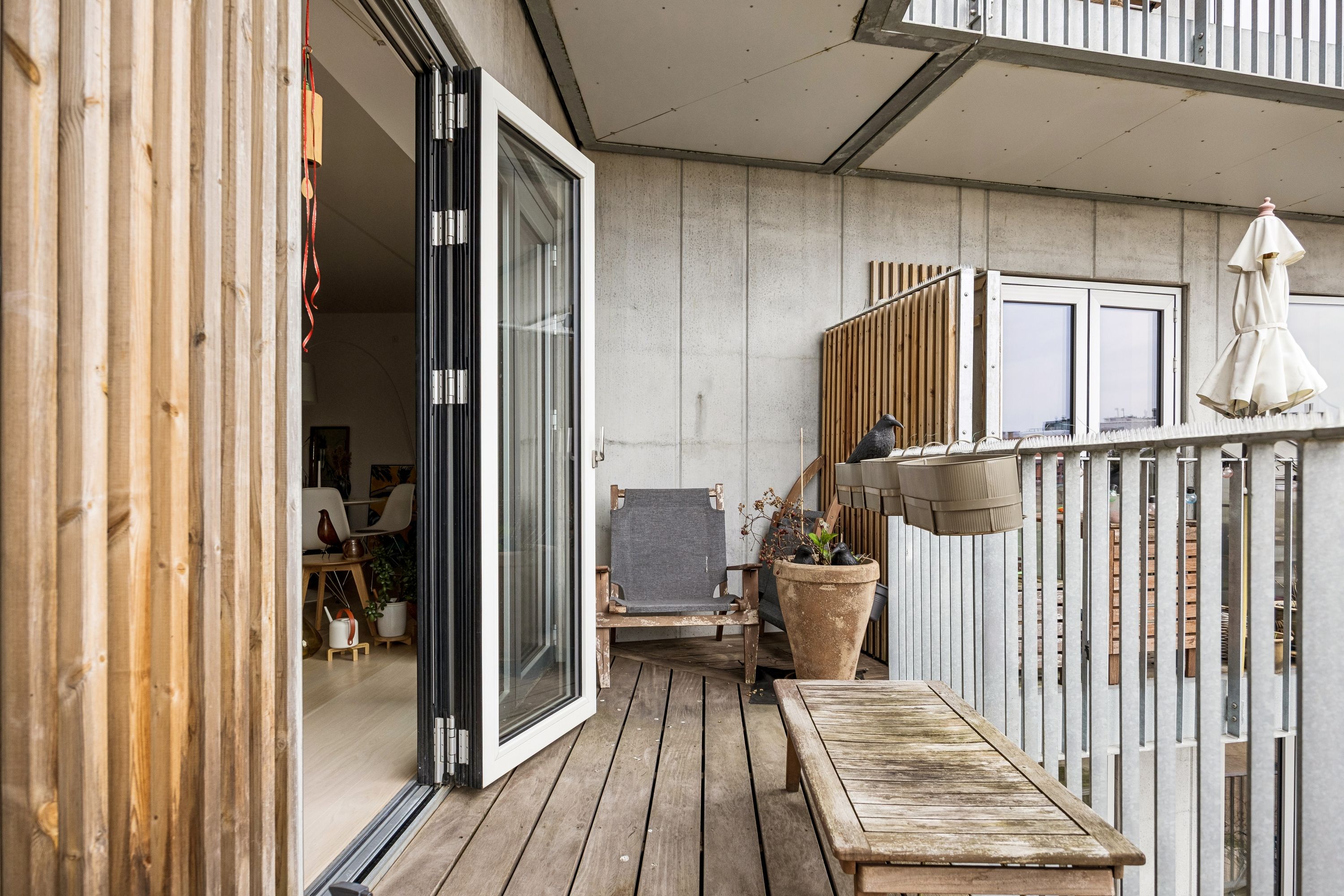 3-værelses lejlighed på 95 m² med stor sydvendt altan – mulighed for fuld møblering.