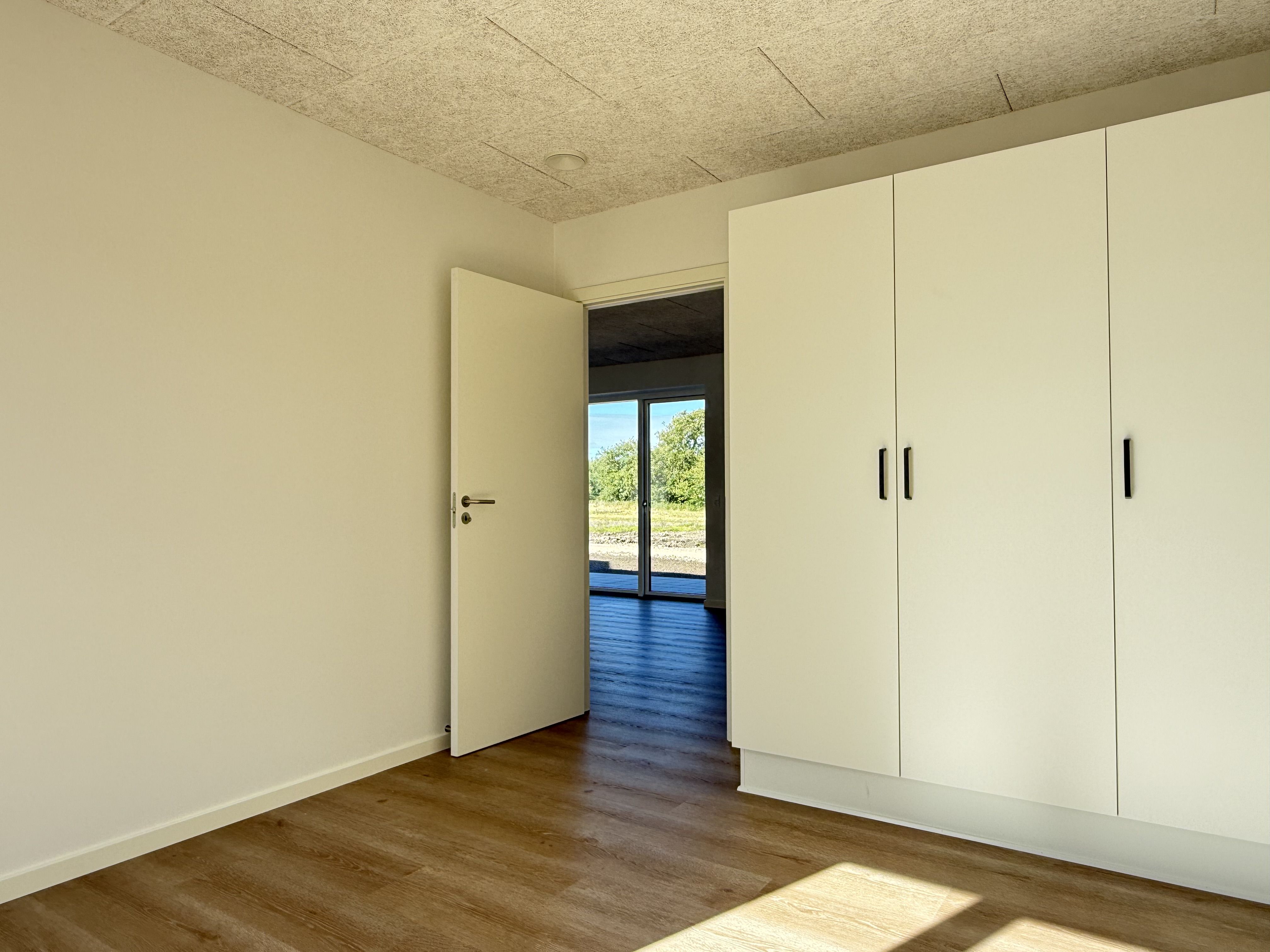 Nyopført 4-værelses rækkehus i Naturligheden – 105 m² med to terrasser og have