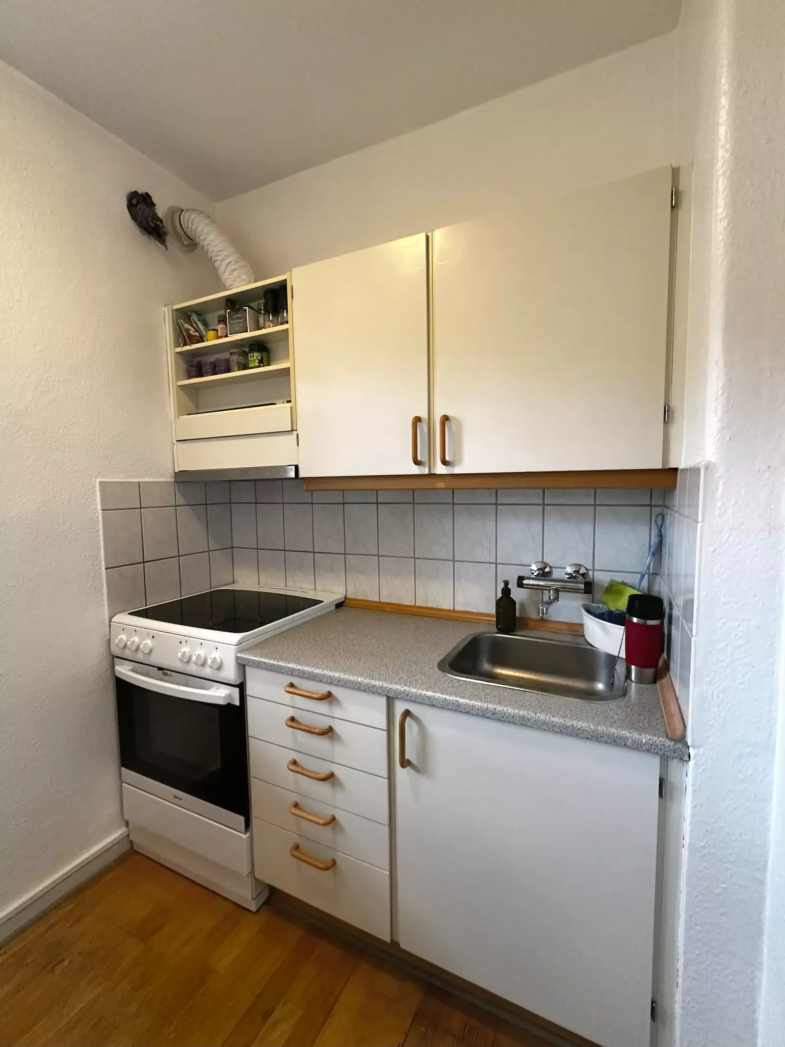 Lys 1-værelses på 39 m2 med altan, separat køkken og indbyggede skabe