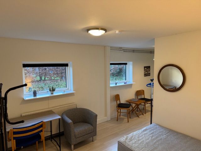 Nice room available from 1/11