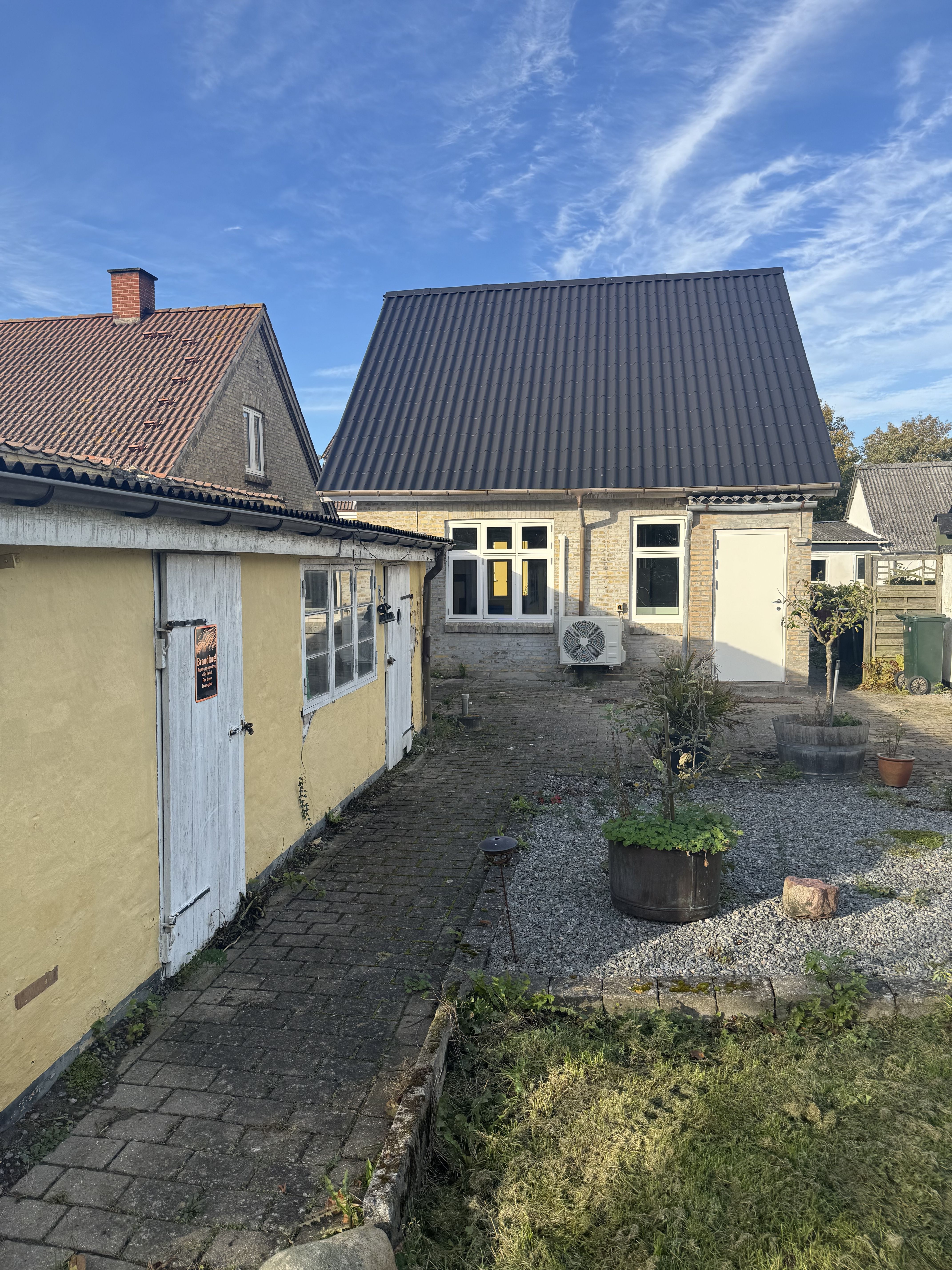 Hyggeligt hus på god beliggenhed. Husdyr tilladt