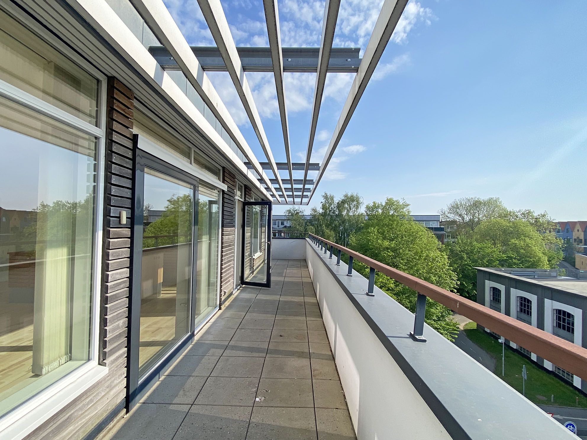 Attraktiv penthouse lejlighed med stort udendørsareal - udlejes i 12-14 mdr.