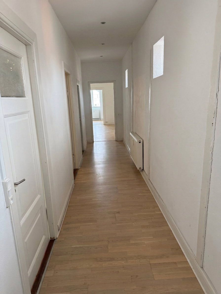Stor 6-værelses på 218 m2 med altan/terrasse, parkering og husdyr tilladt – oplagt til deling