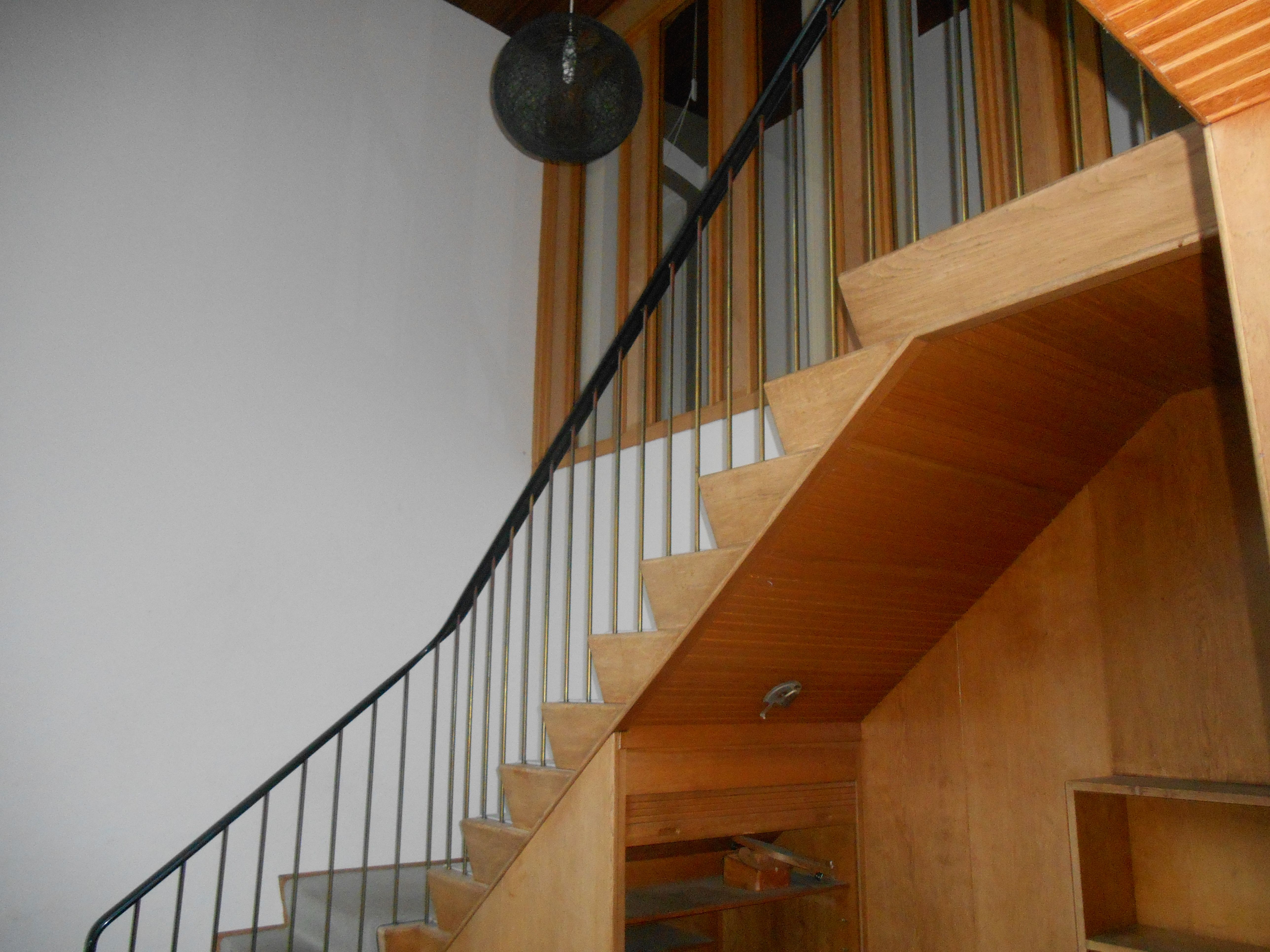 Stor 1. sals lejlighed midt i Haarby 