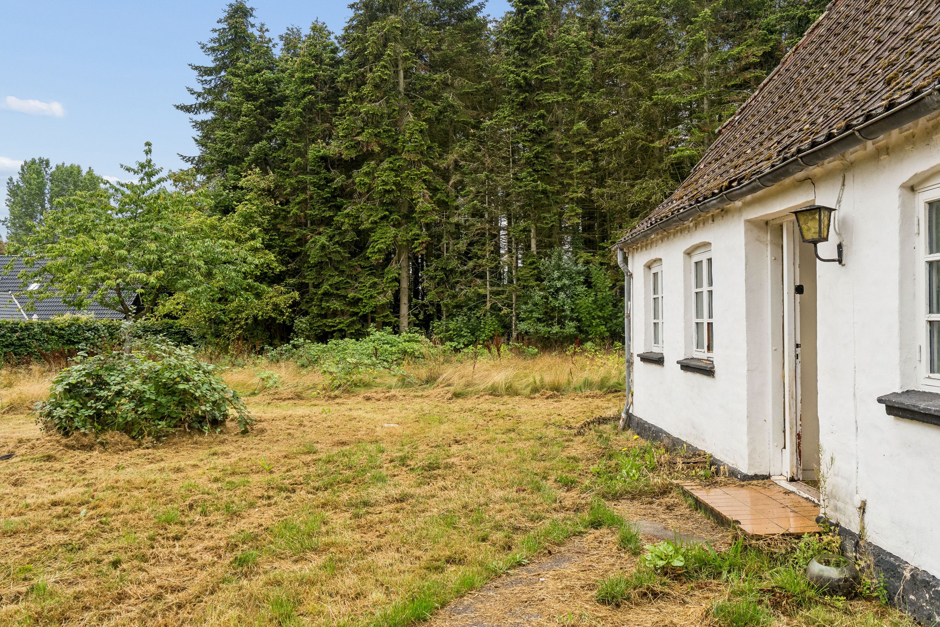 Skønt beliggende hus på dobbeltgrund op til skov