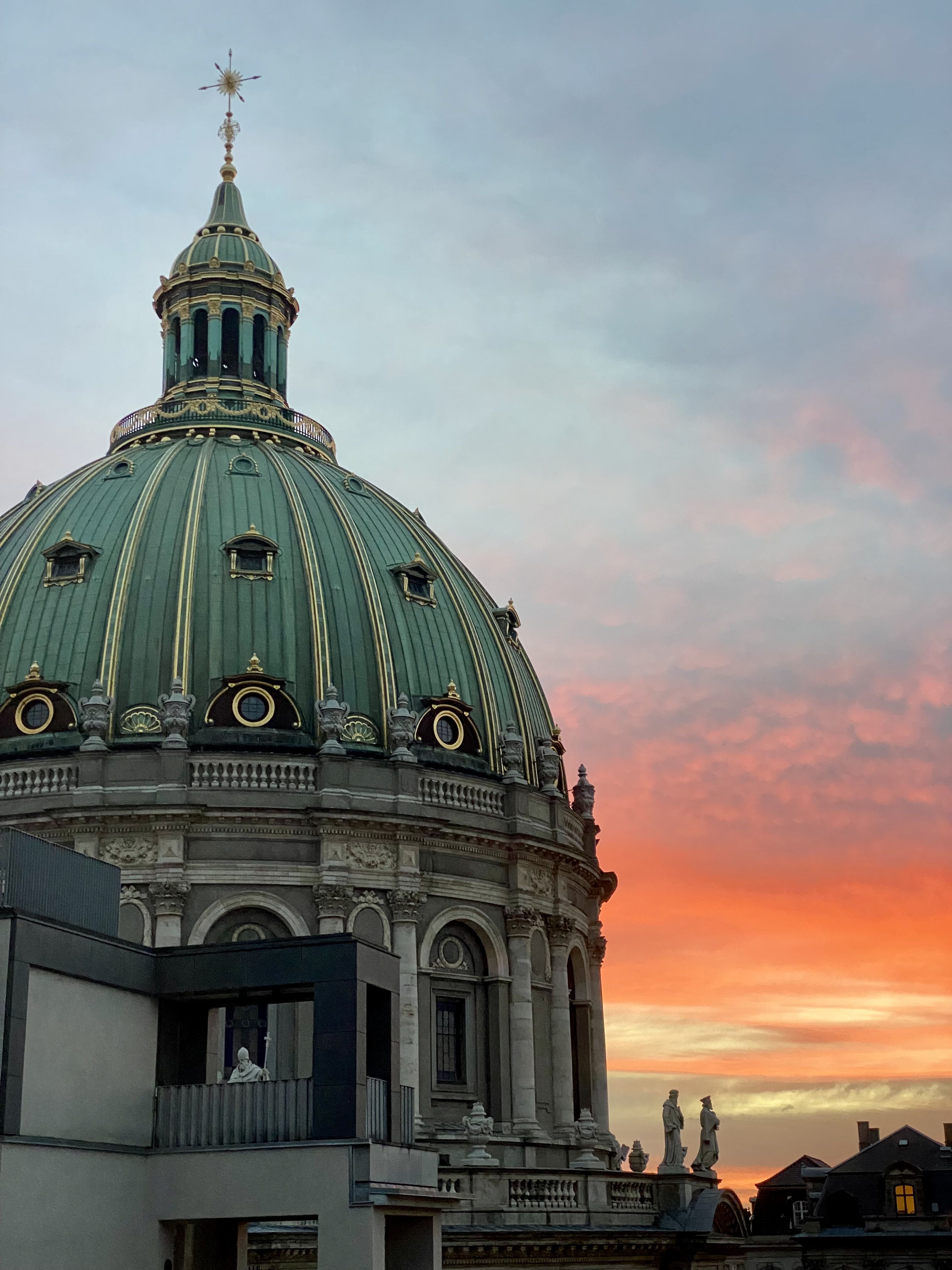Stylish downtown apartment with iconic Marble Church view, two sunny outdoor spaces and metro on the doorstep