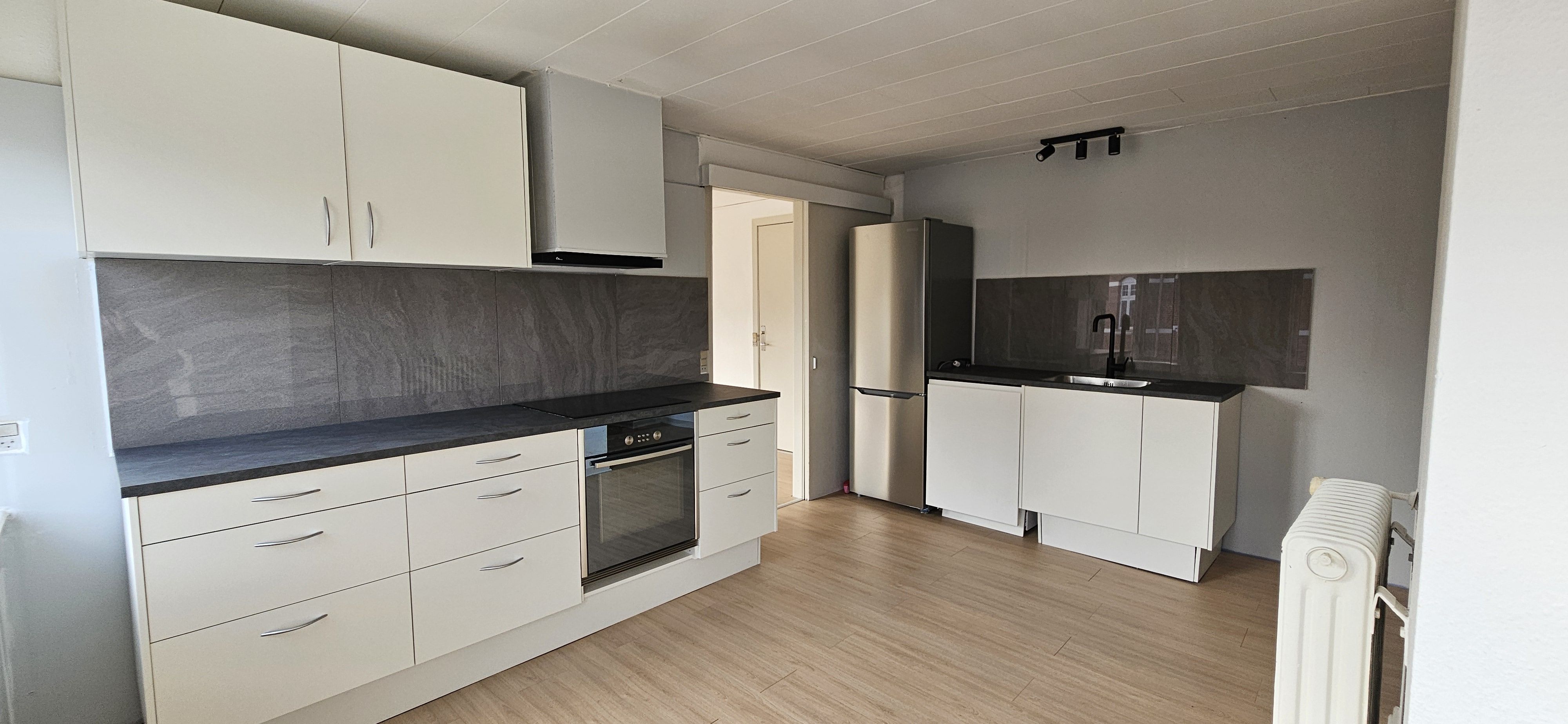 Centralt i Sig flot, ny renoveret lejlighed på Vardevej til leje.