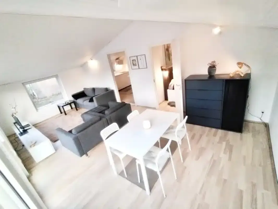Nyopført villa med privat hyggelig have | Valby