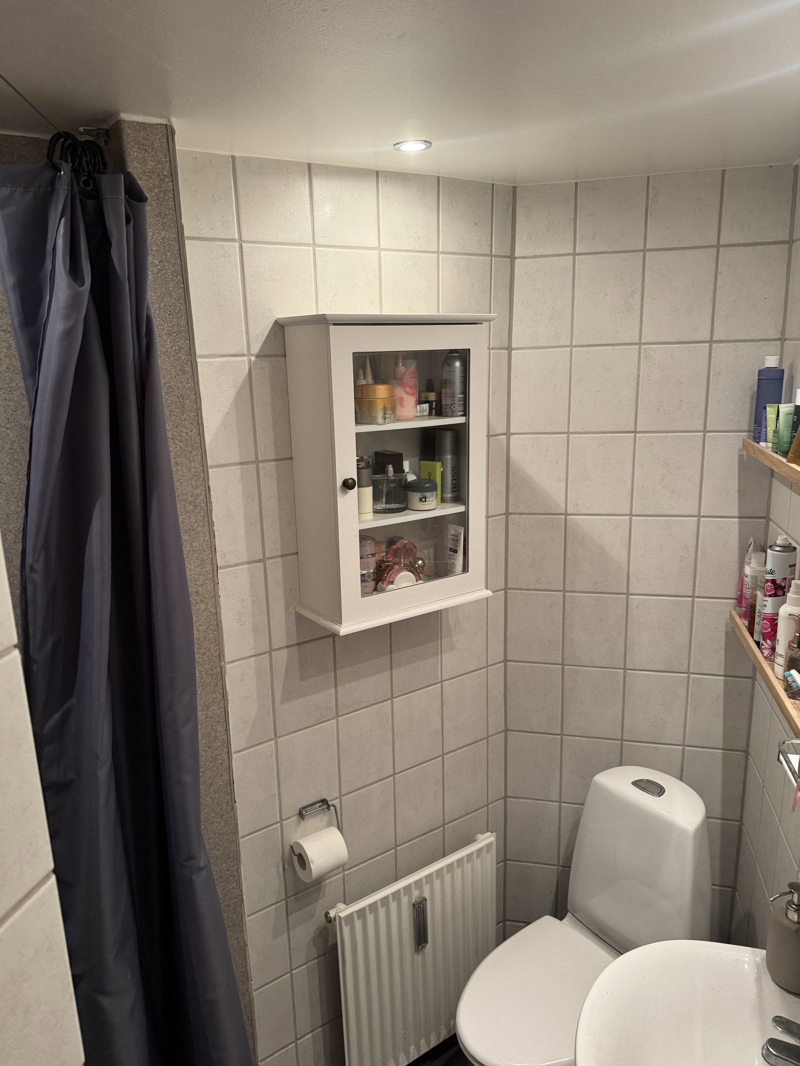 Lys 2-værelses på 42 m2 med ovenlysvindue og funktionelt badeværelse
