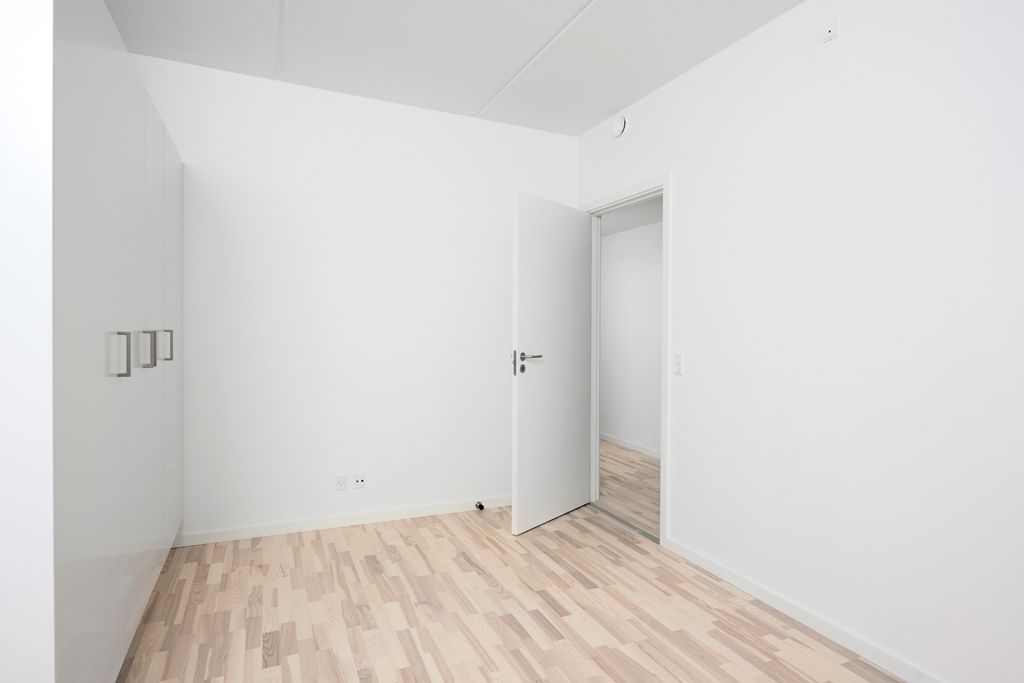 Moderne 4 vær. lejlighed med skøn altan.