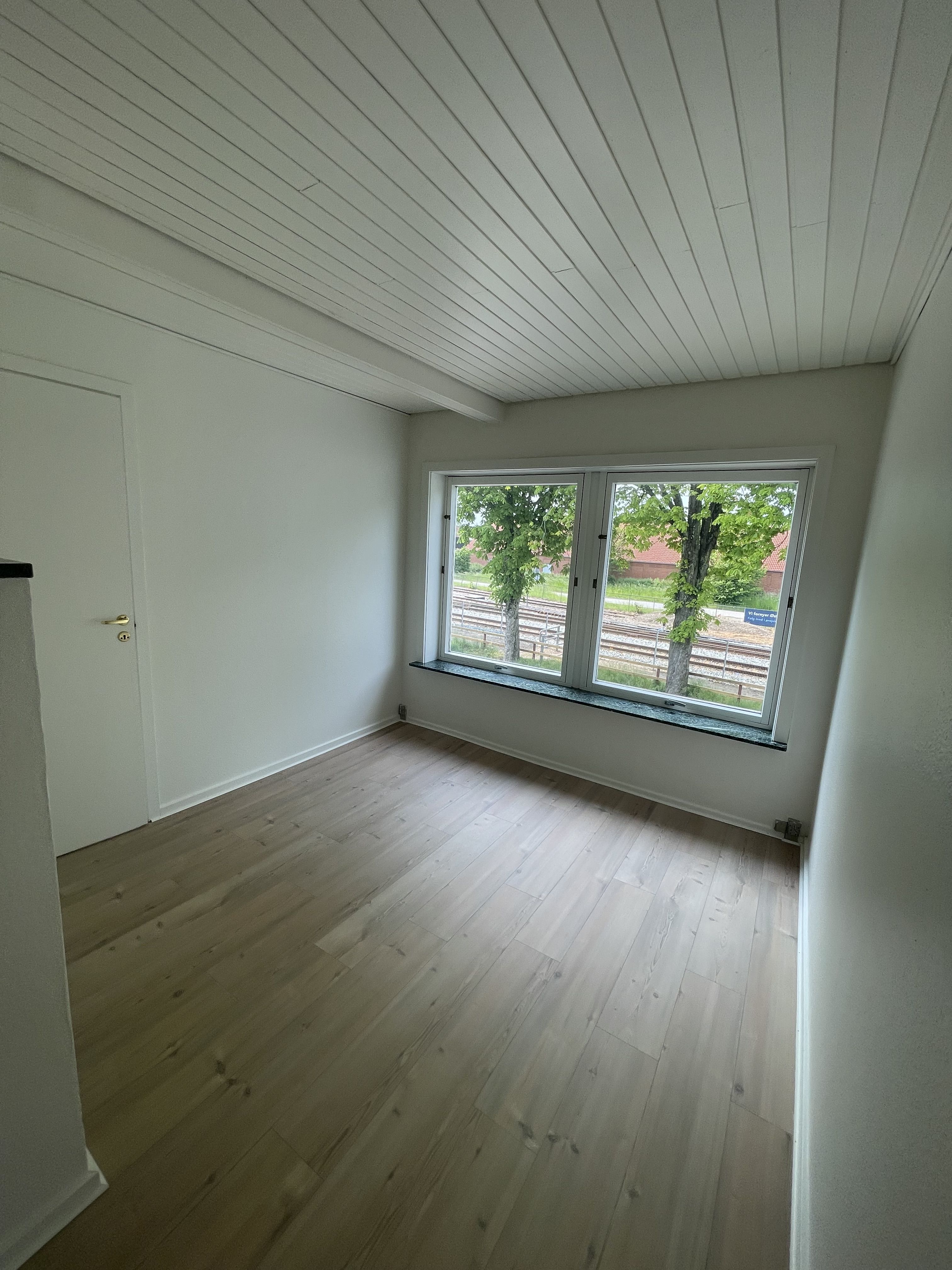 Stor 4 værelses midt i Hårlev. 