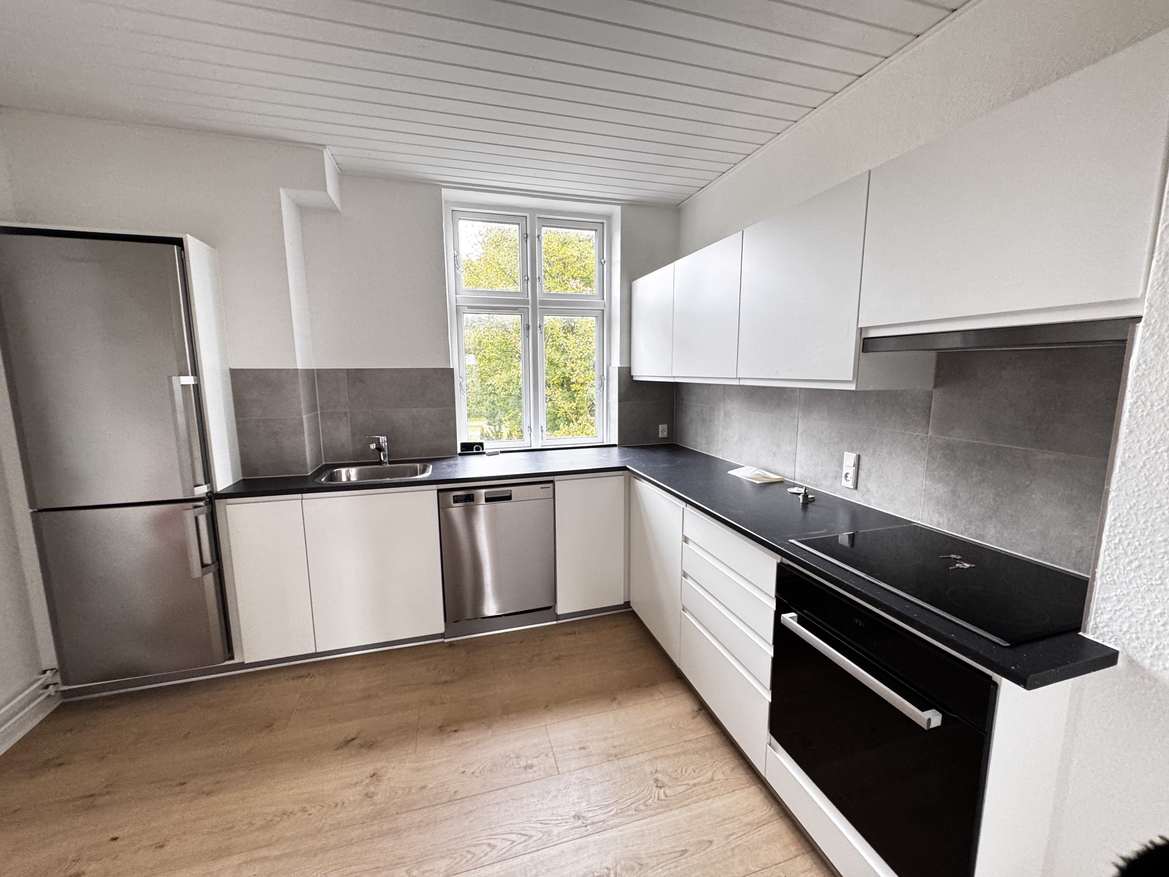 Flot lejlighed i hjertet af Rødkærsbro er nu til leje