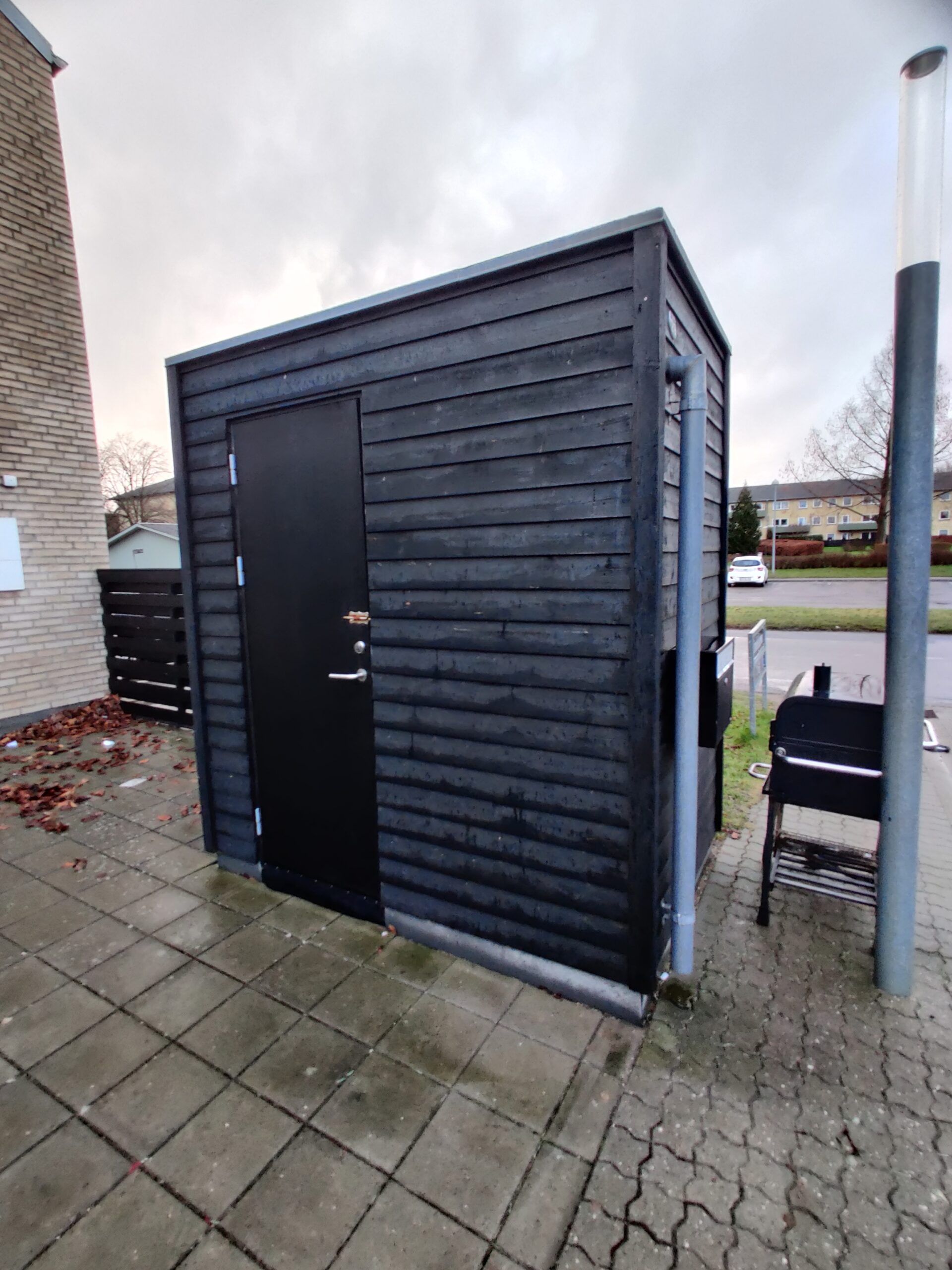 4 værelses rækkehus m. terrasse, indkørsel, 2 bad i familievenligt område