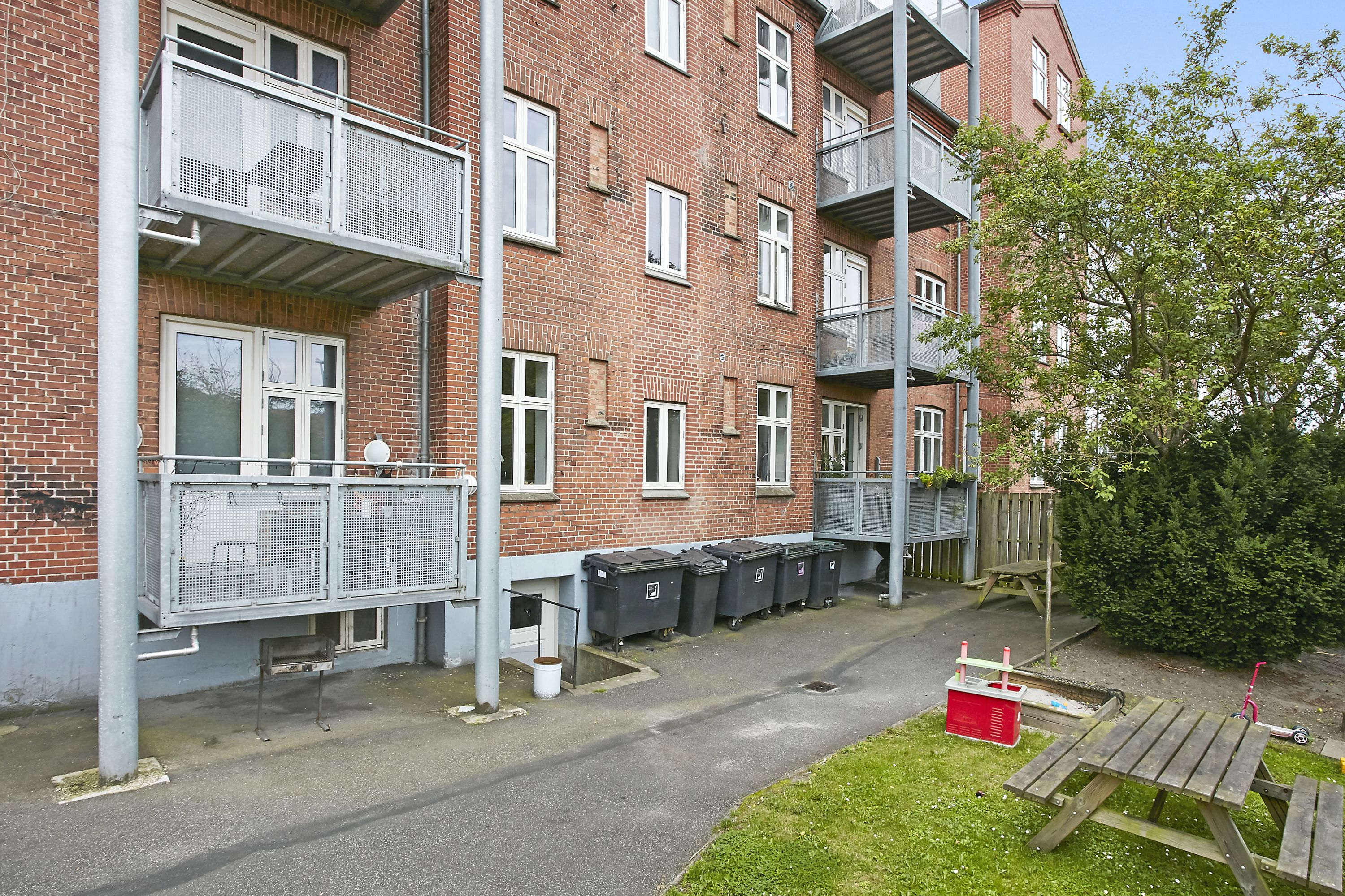 4 værelses lejlighed på 115m2 med altan