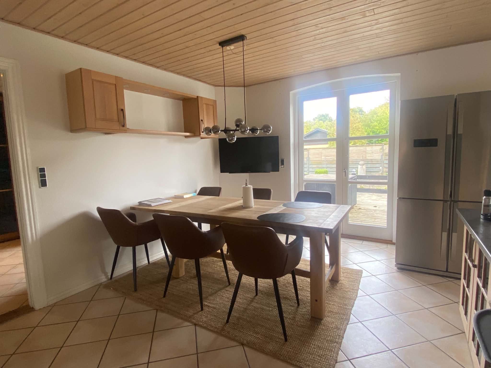 STORT HUS TIL LEJE -148m2, STOR HAVE OG GARAGE. 