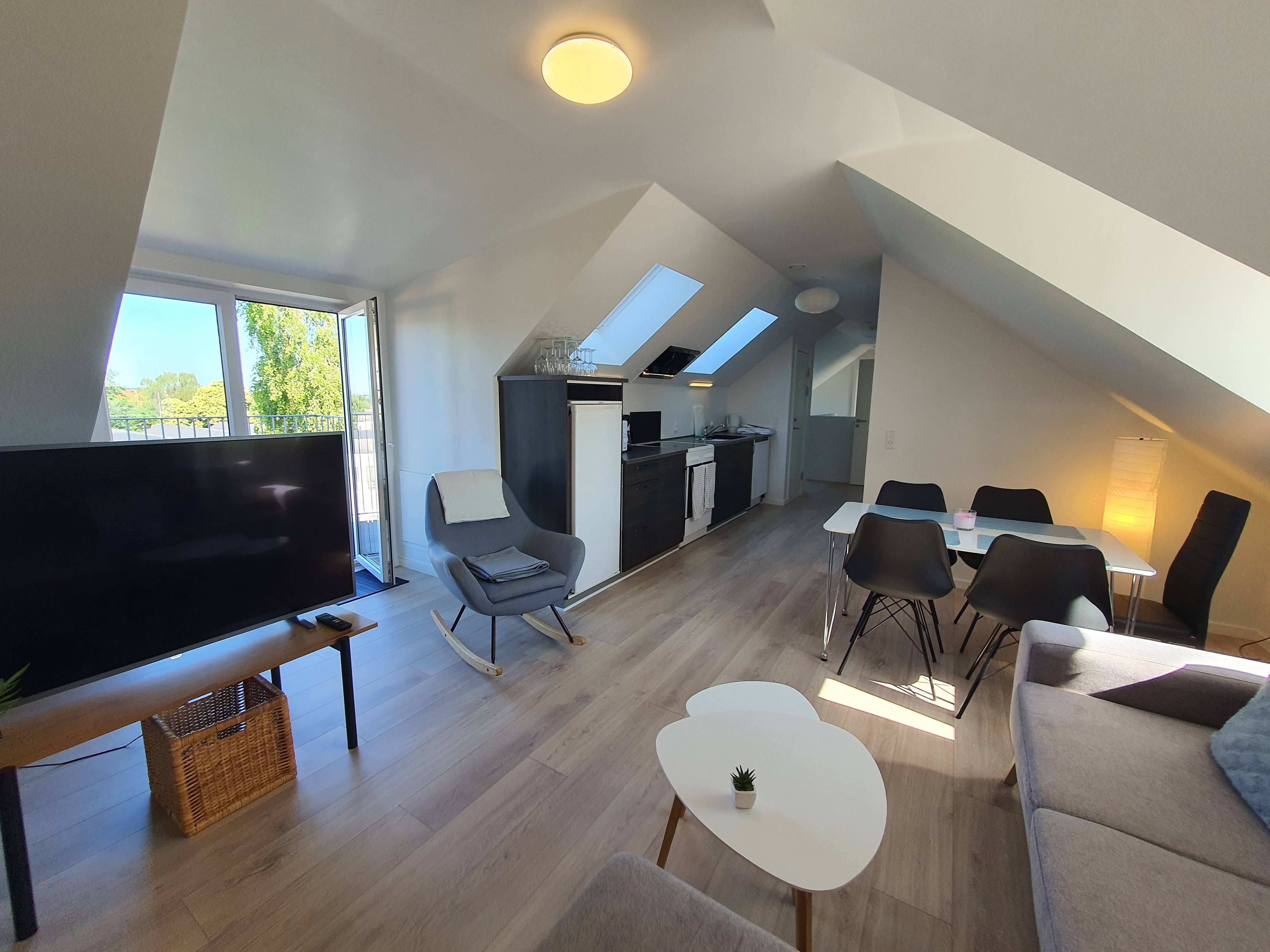 Møbleret taglejlighed med udsigt, Furnished apartment