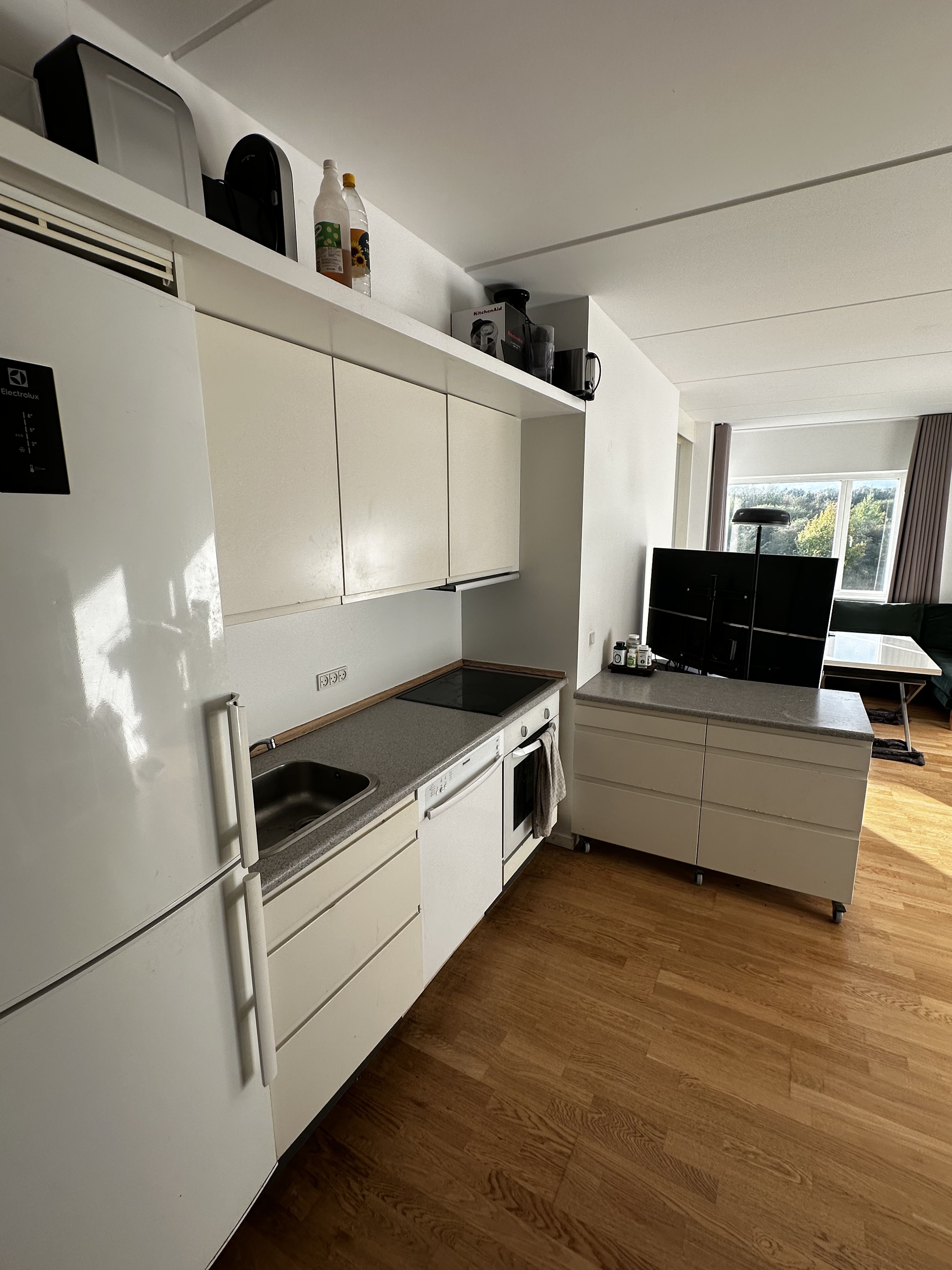 Fully Furnished Apartment with Balcony and Golf Course Views – 2 Minutes from Field’s