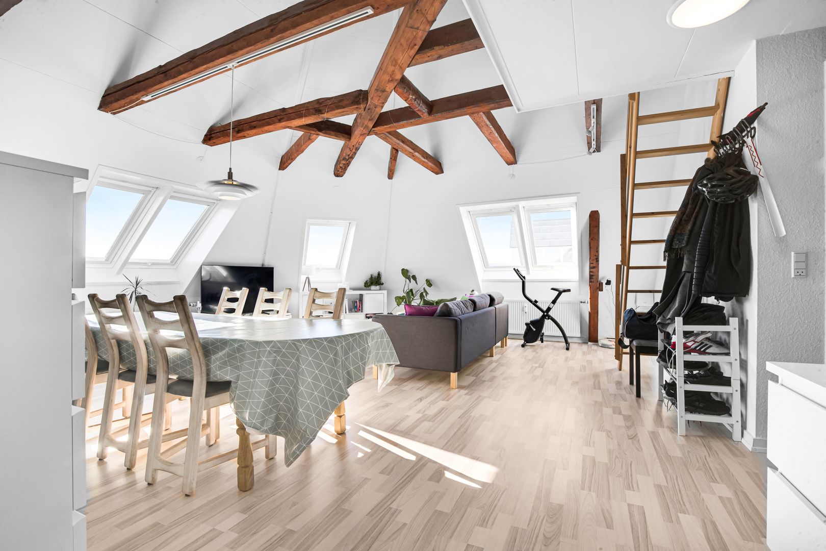 Stor 3-værelses lejlighed i Vestbyen