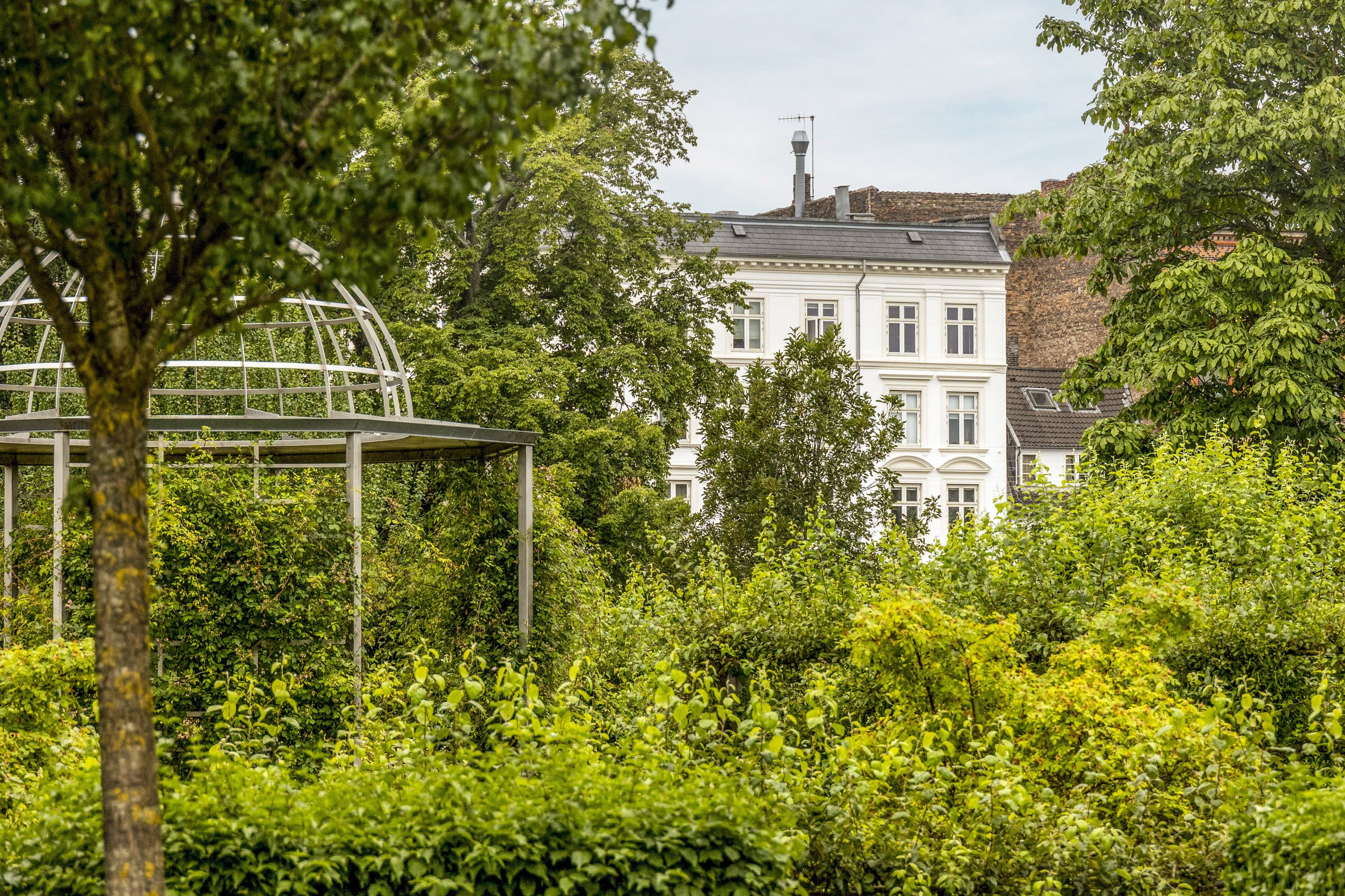 I hjertet af København - Med tagterrasse, udsigt over Kgs have & top renoveret 