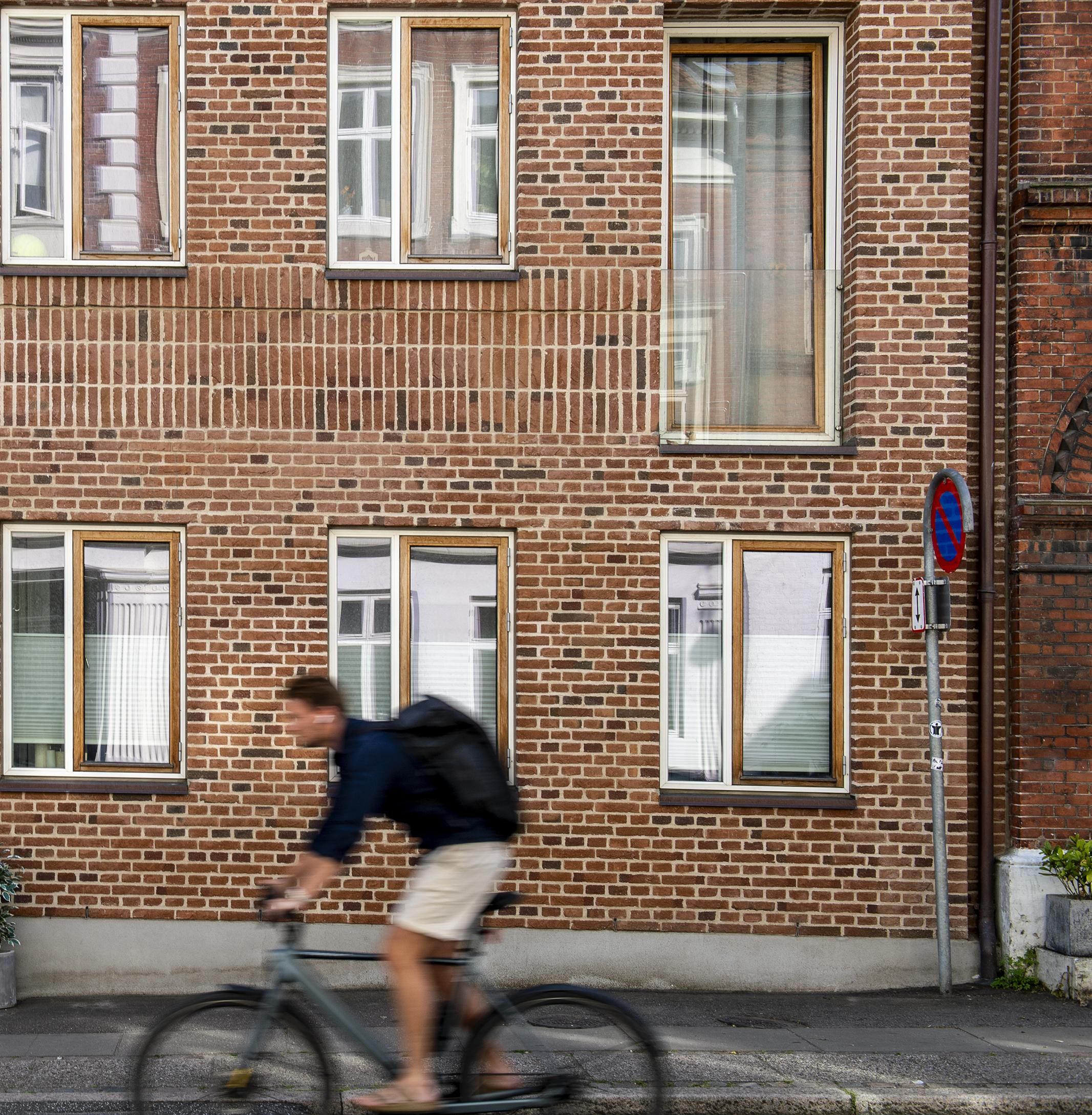 Nyopført byhus fra 2020 – møbleret, terrasse & parkering