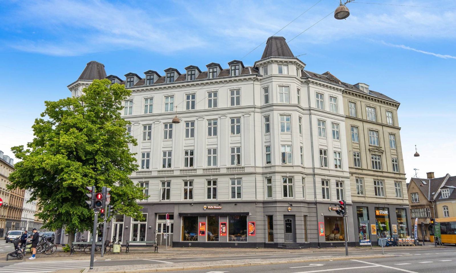 Lys 6 - værelses lejlighed centralt i København