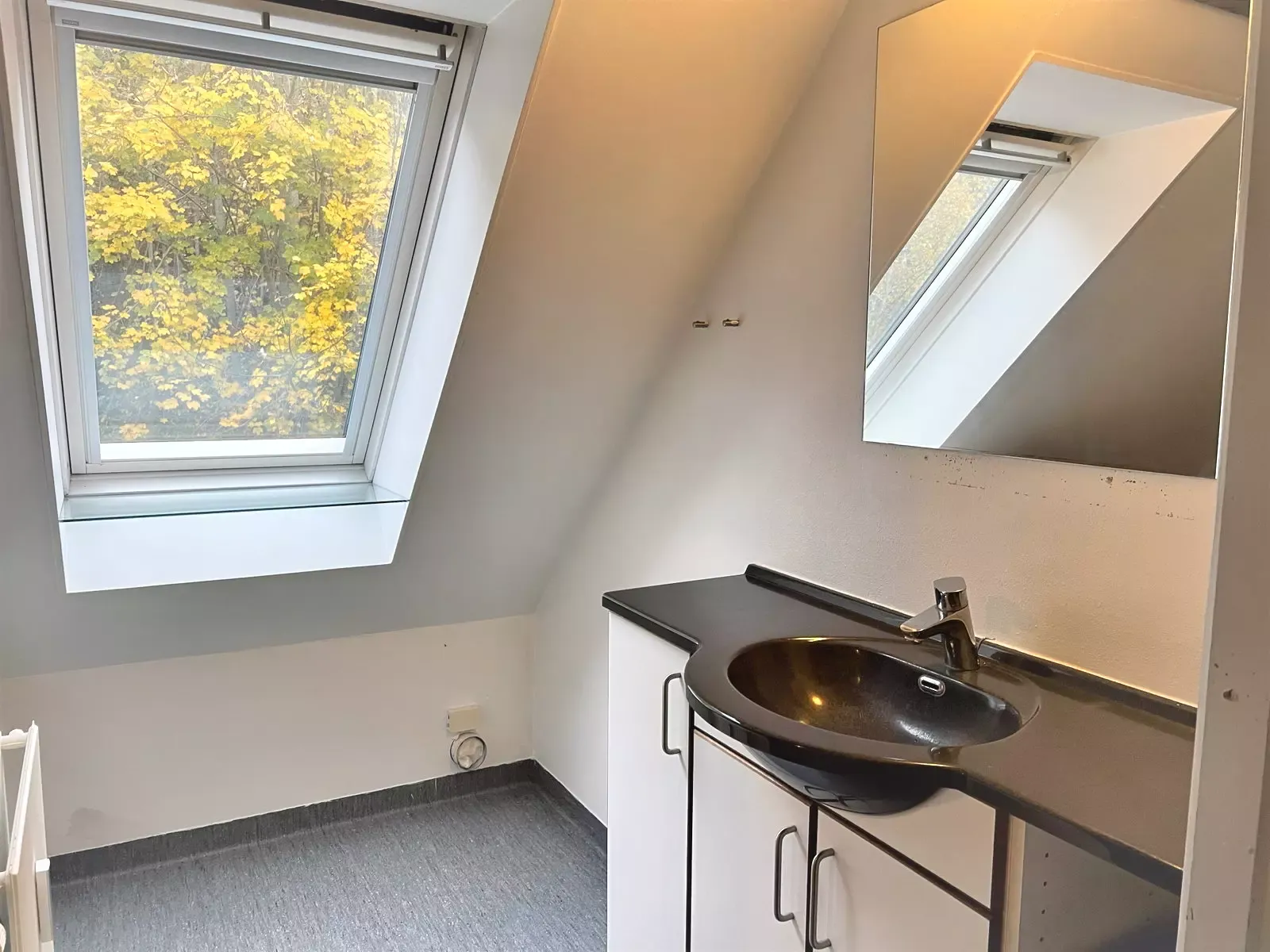Flot naturlig  beliggenhed og tæt på det meste.