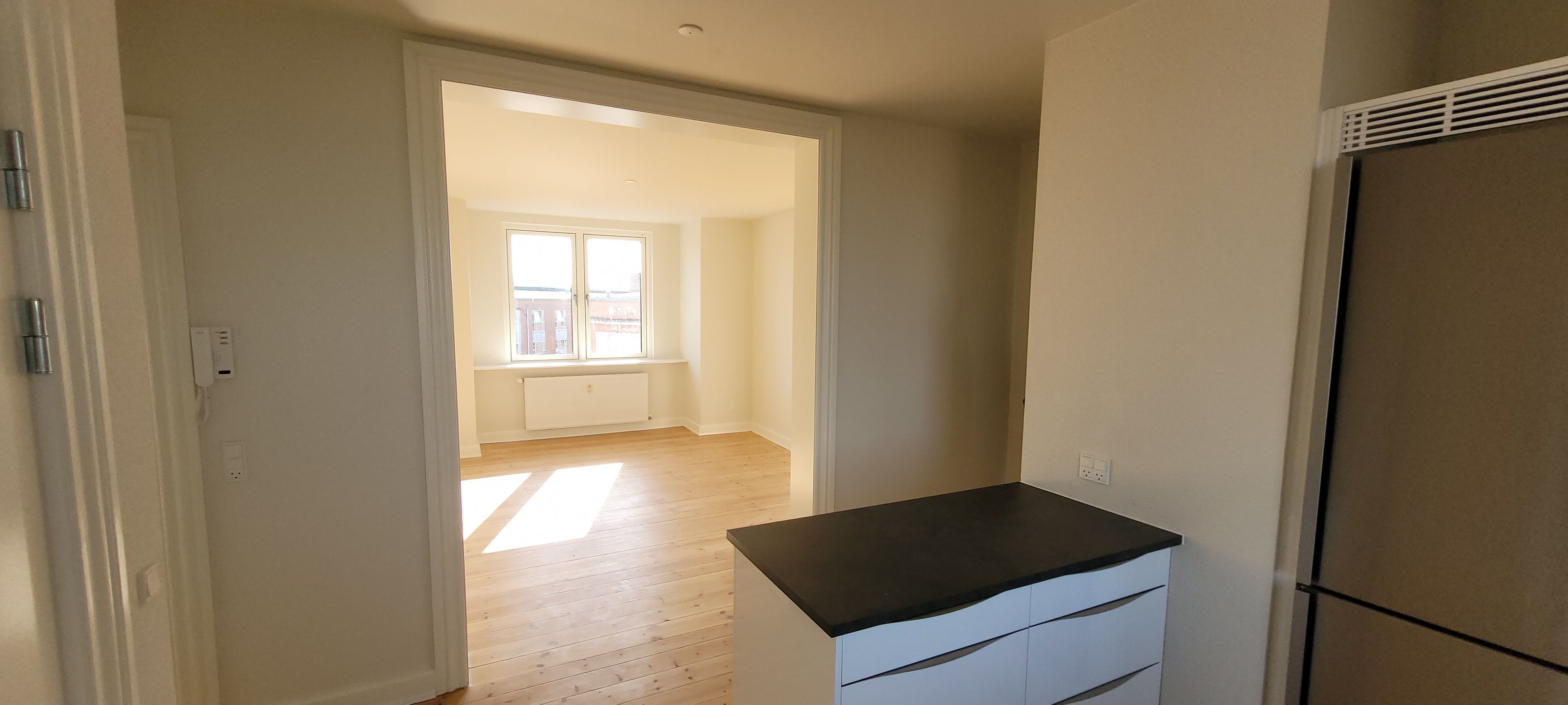 Flot lys 3-vær. lejlighed på 92m2