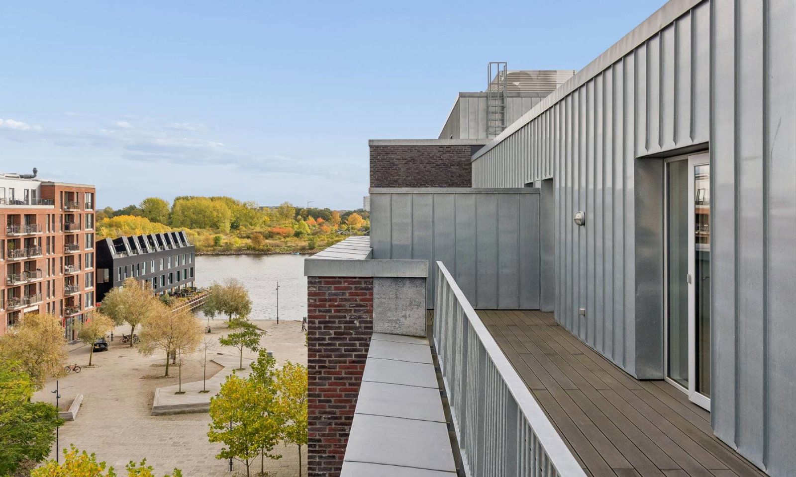 Flot og moderne lejlighed med tagterrasse