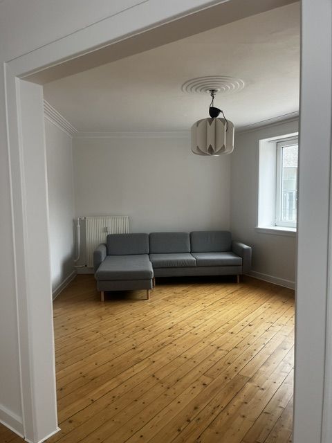 89 m² 3‑værelses lejlighed med altan og let kig til fjorden – Nørresundby