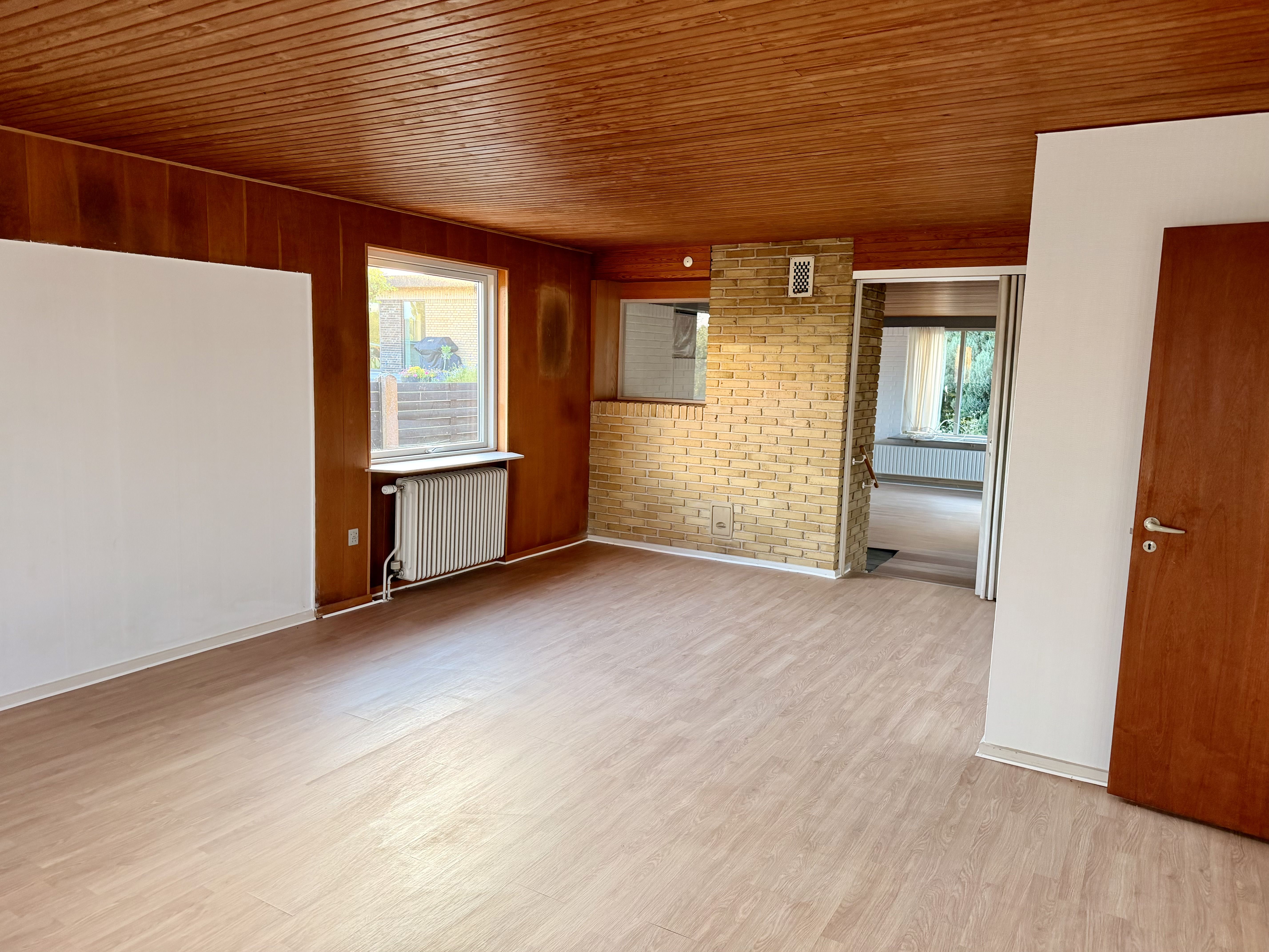 Indflytningsklar villa på 116 m² med stor garage, udestue og have med god beliggenhed