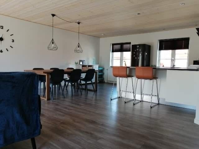 Moderne Villa med stor garage i centrum af Stoholm