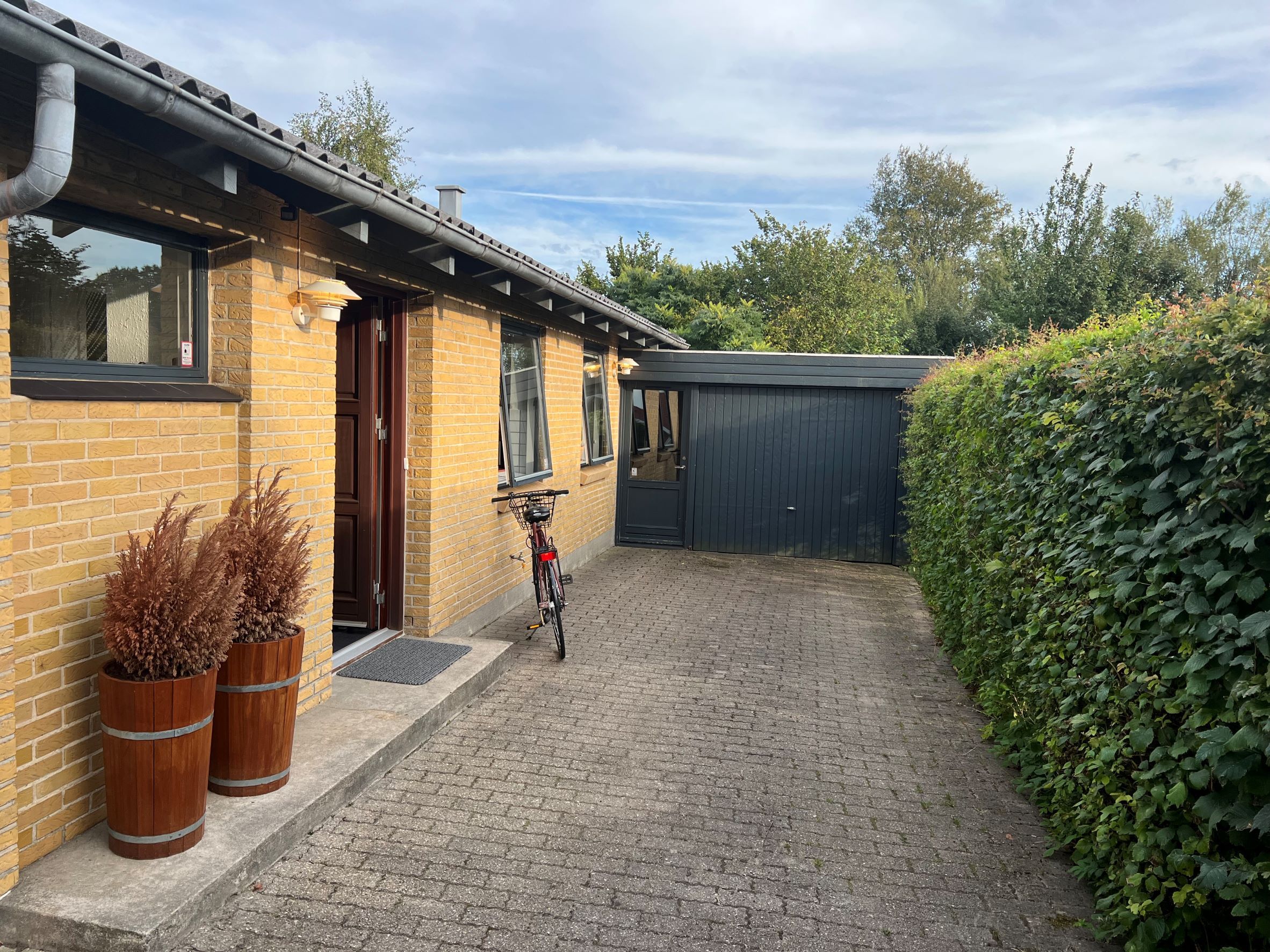 Pænt istandsat hus med egen sydvendt og solrig have. 