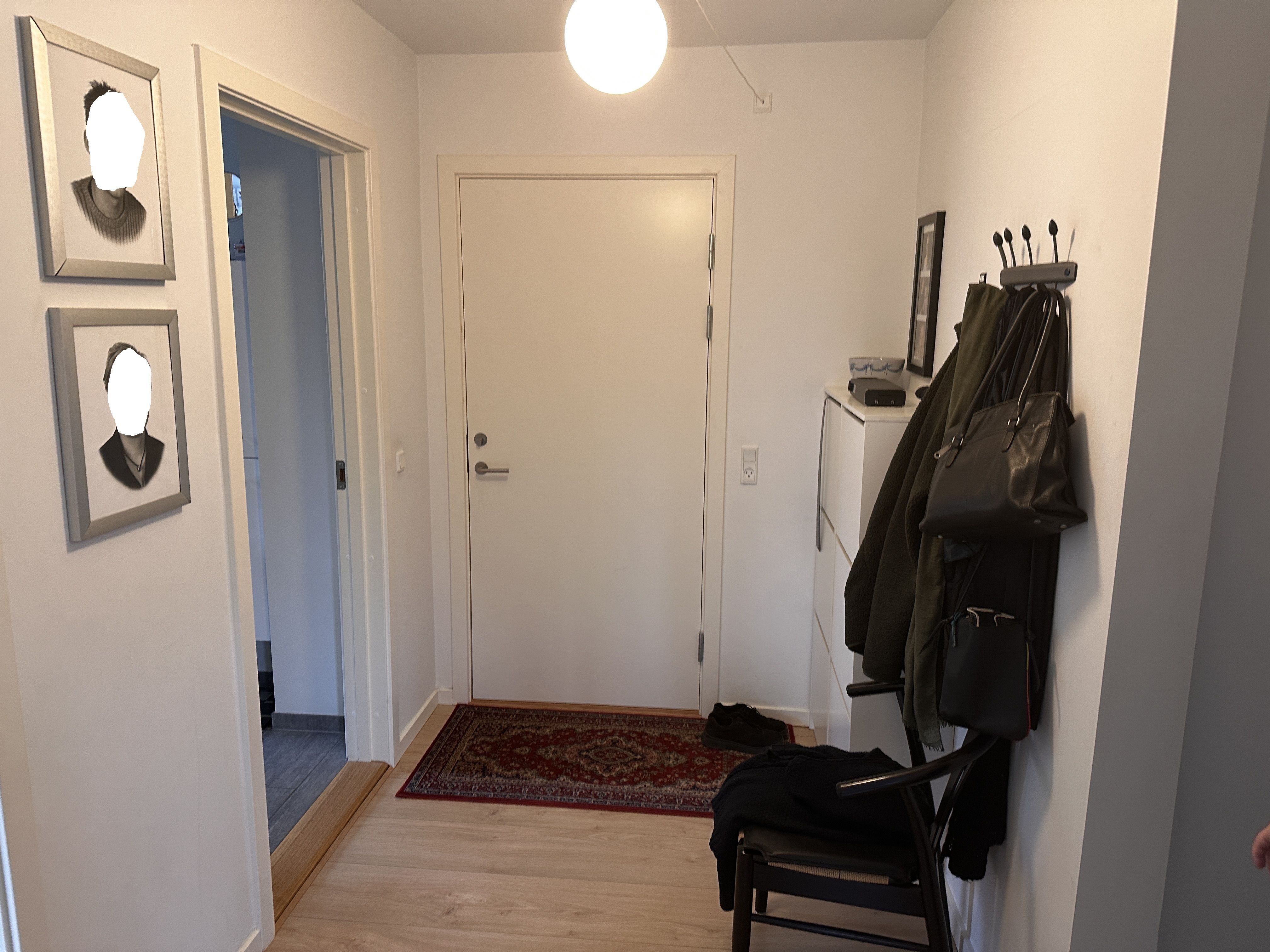 Centraltbelliggende lejlighed med egen lukket terrasse klar til indflytning!! Delevenlig.